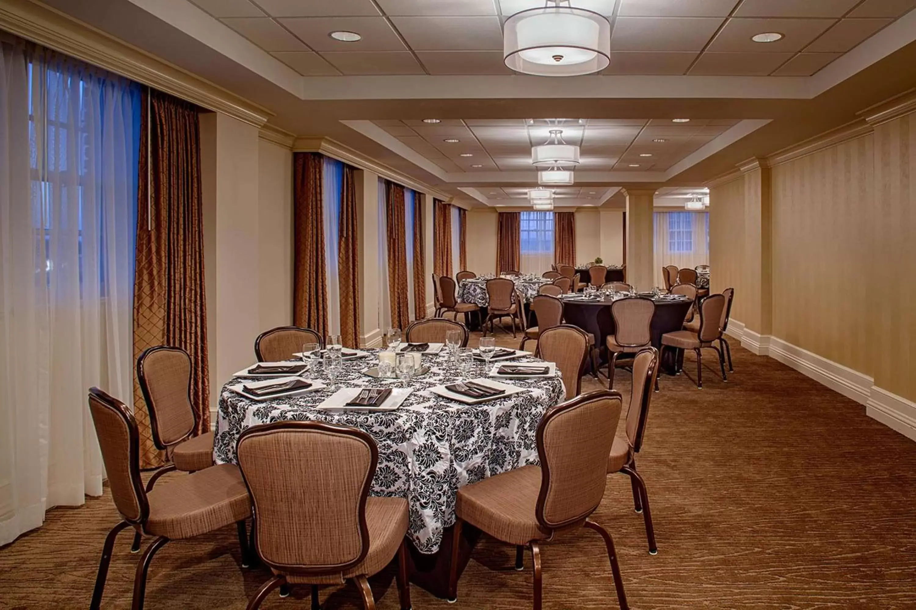 Meeting/conference room, Restaurant/Places to Eat in Hampton Inn & Suites Birmingham-Downtown-Tutwiler