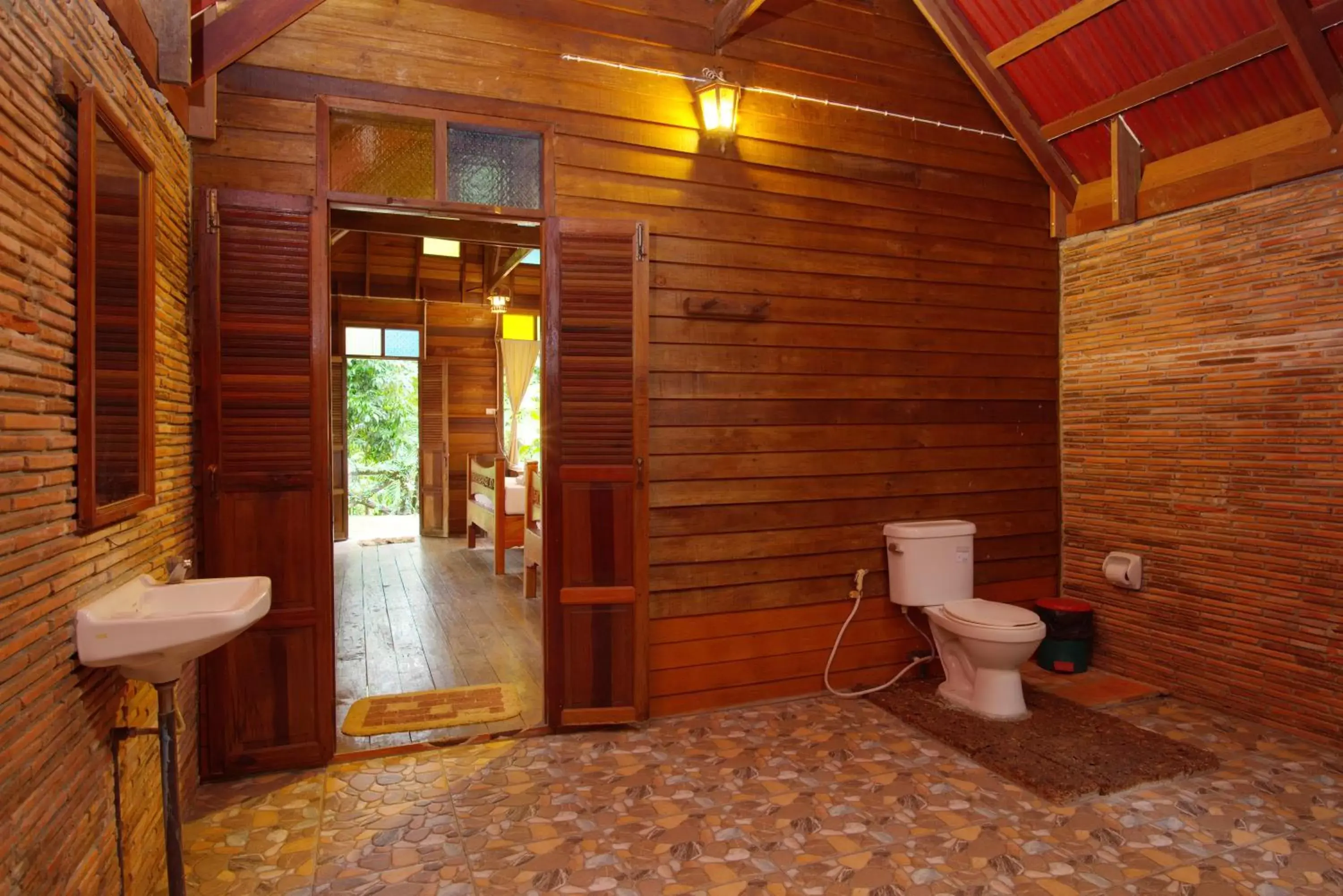 Bathroom in Art's Riverview Lodge