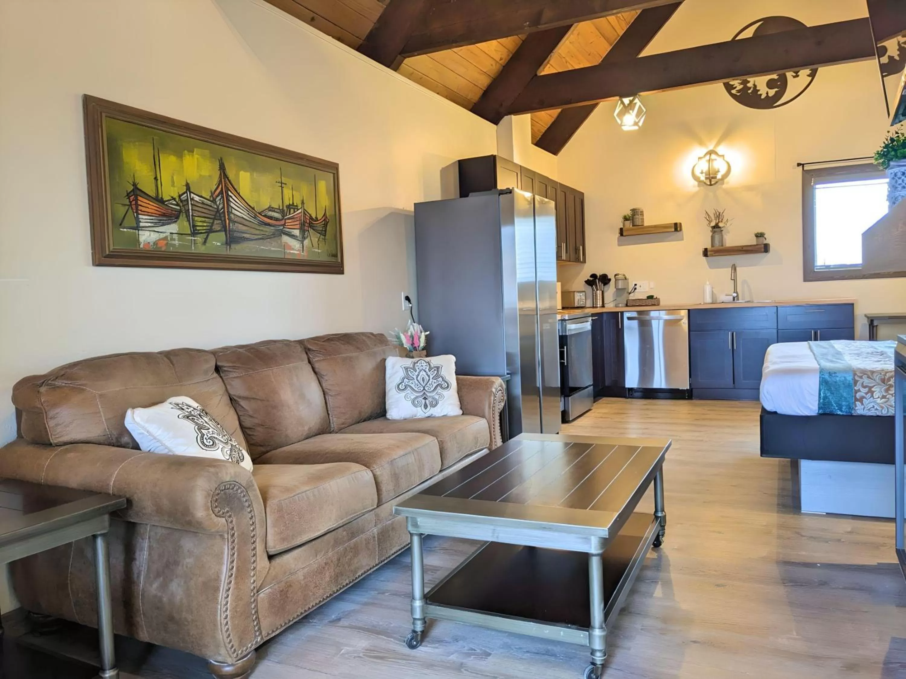 Living room in Wanderlust Inn