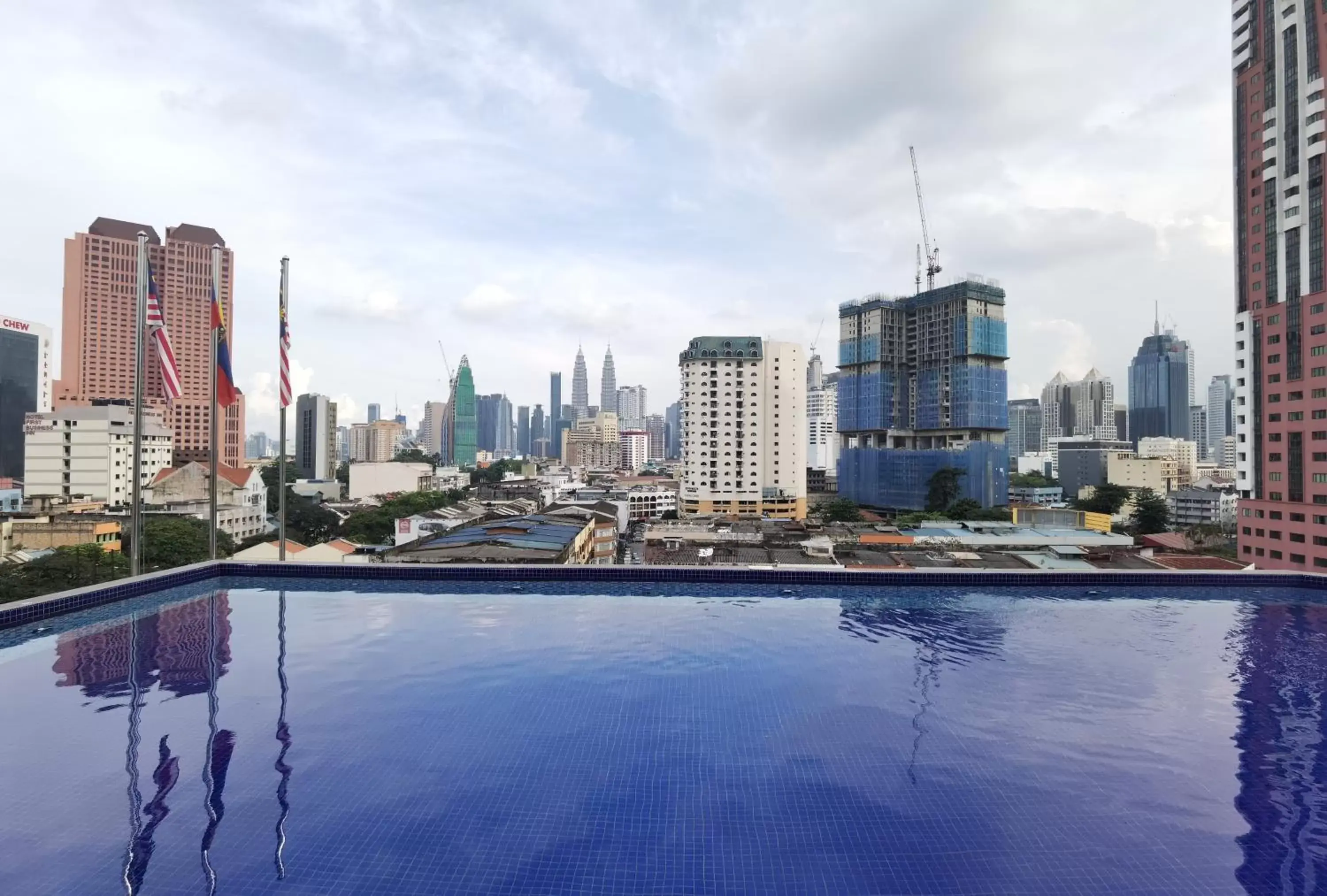 Swimming Pool in Leo Palace Hotel