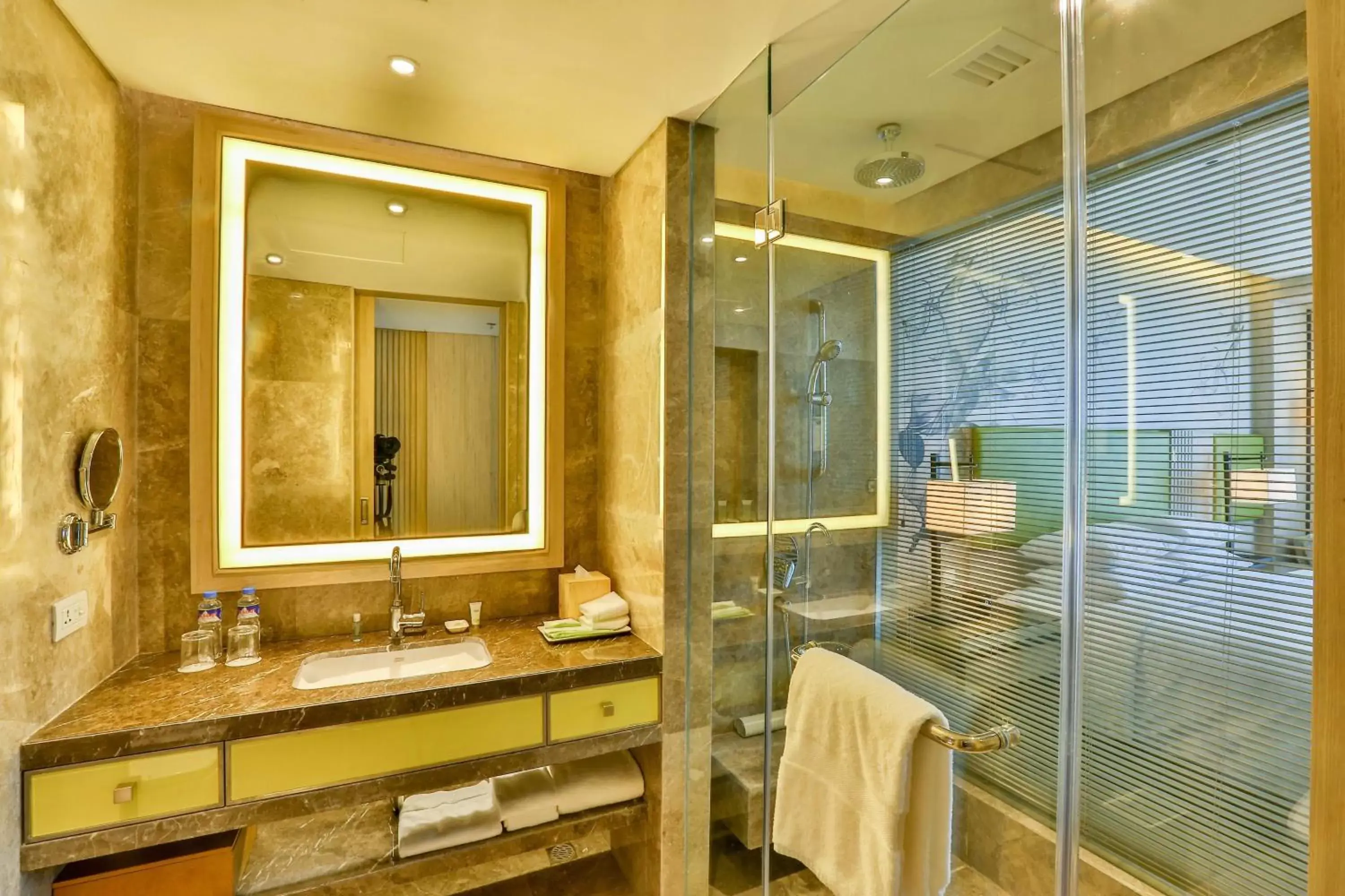 Bathroom in Courtyard by Marriott Iloilo