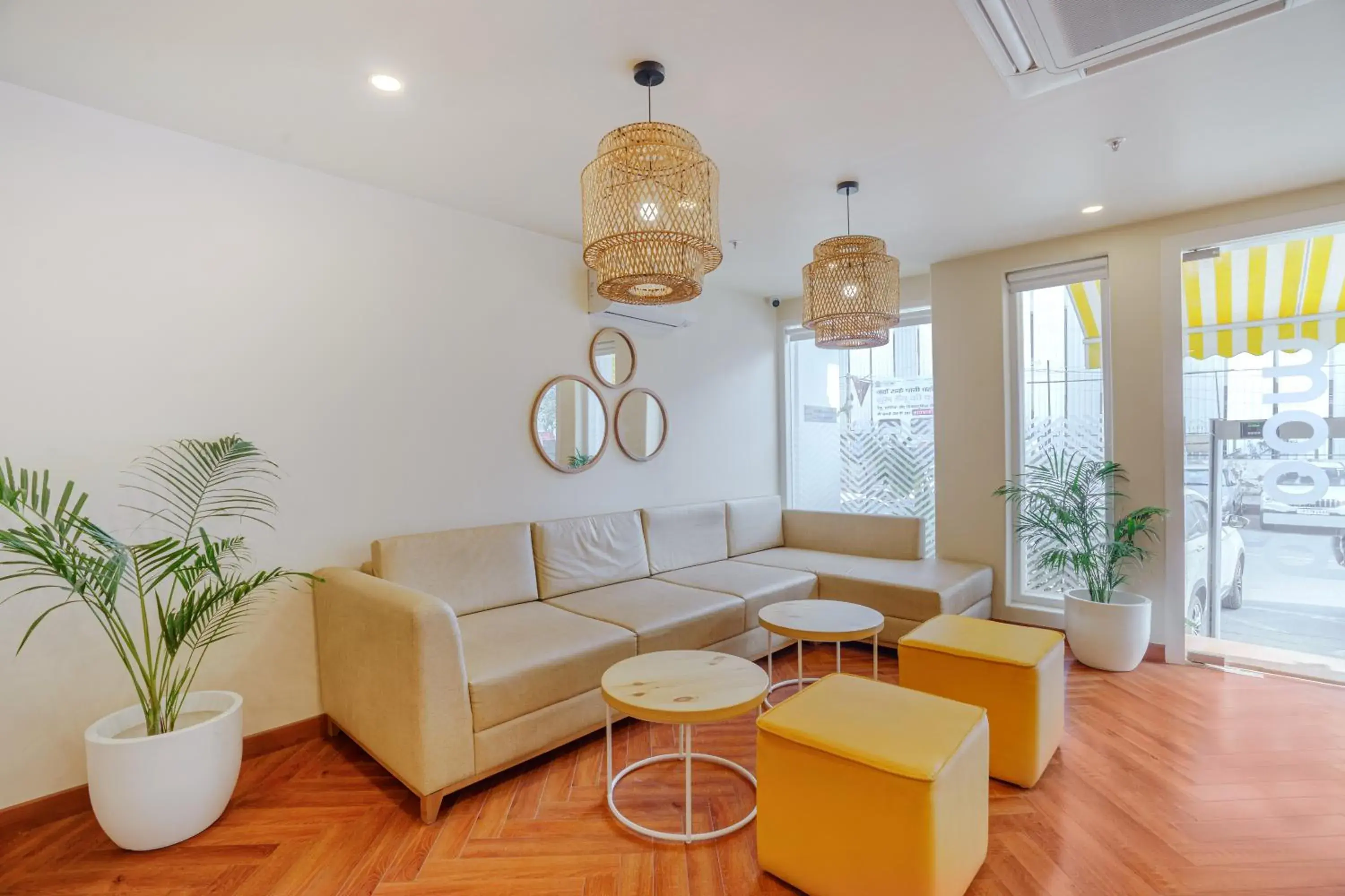 Living room in Bloom Hotel - Karol Bagh Living room in Bloom Hotel - Karol Bagh