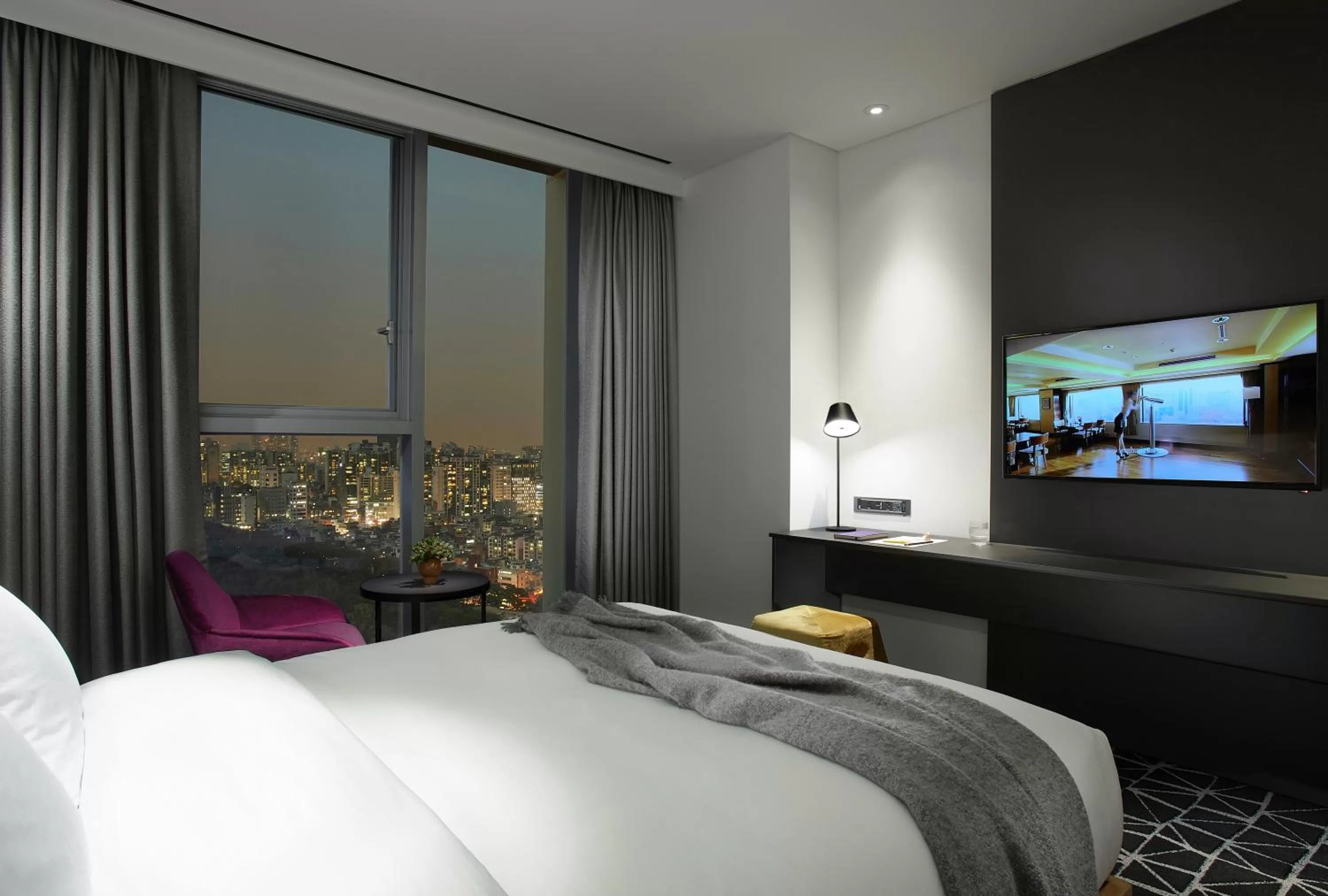 Bed in L7 GANGNAM by LOTTE HOTELS