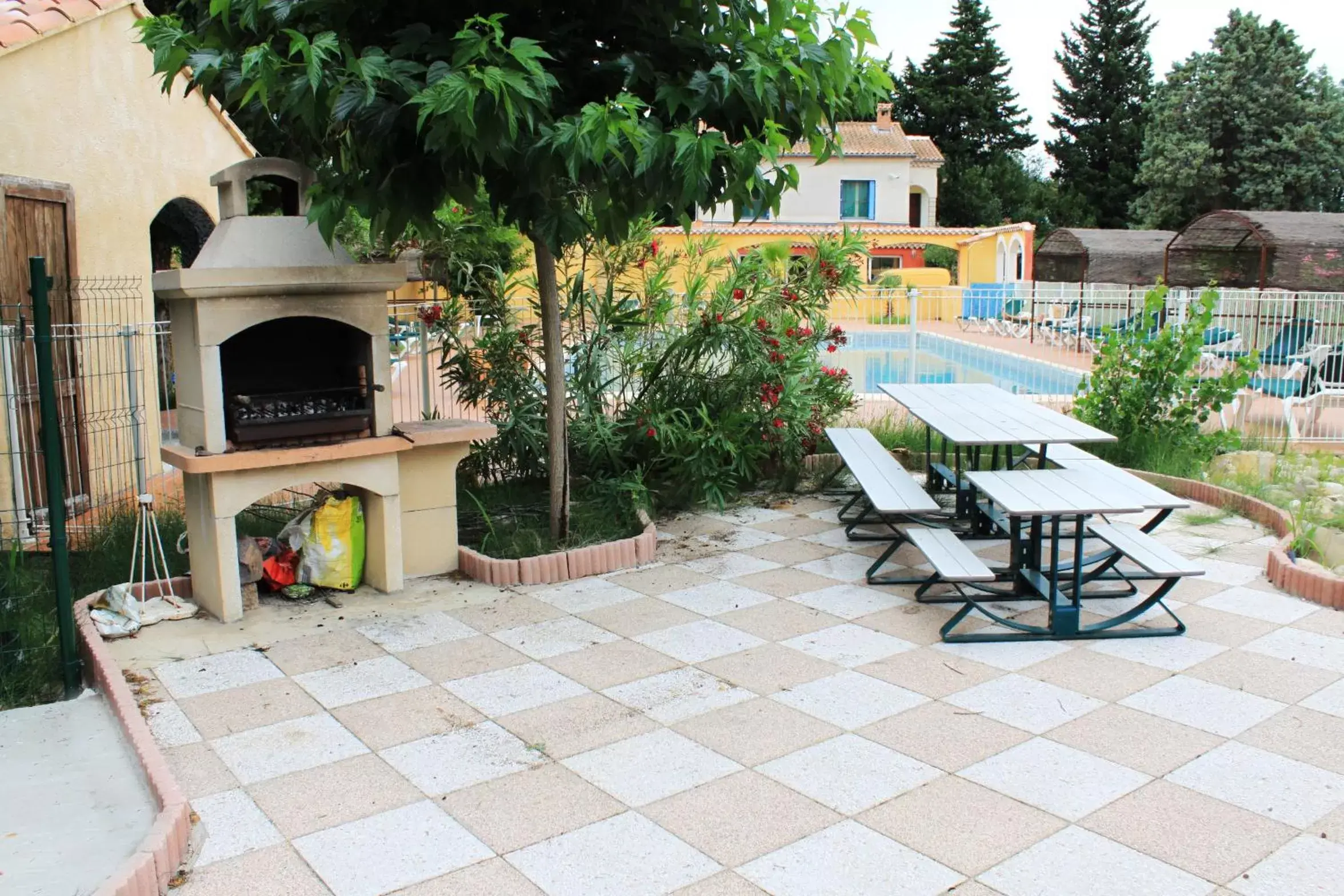 BBQ Facilities in Appart'Hotel Festival Sud Aqua - Avignon TGV