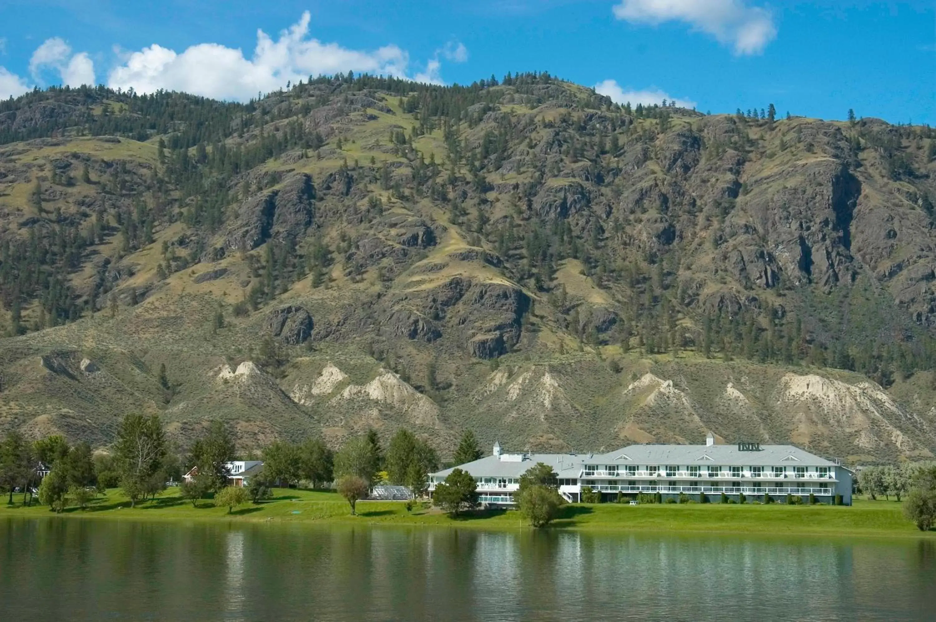 Facade/entrance in South Thompson Inn & Conference Centre