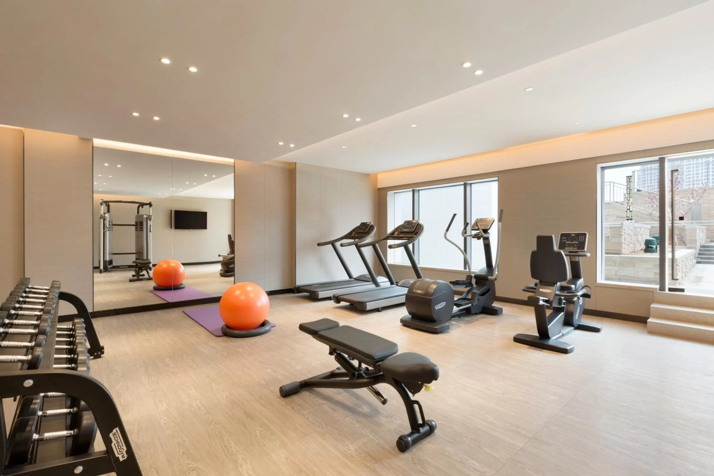 Fitness centre/facilities in Hyatt Place Zhuhai Jinshi