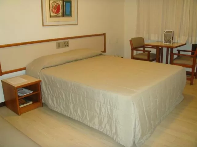 Photo of the whole room, Bed in Boulevard Express
