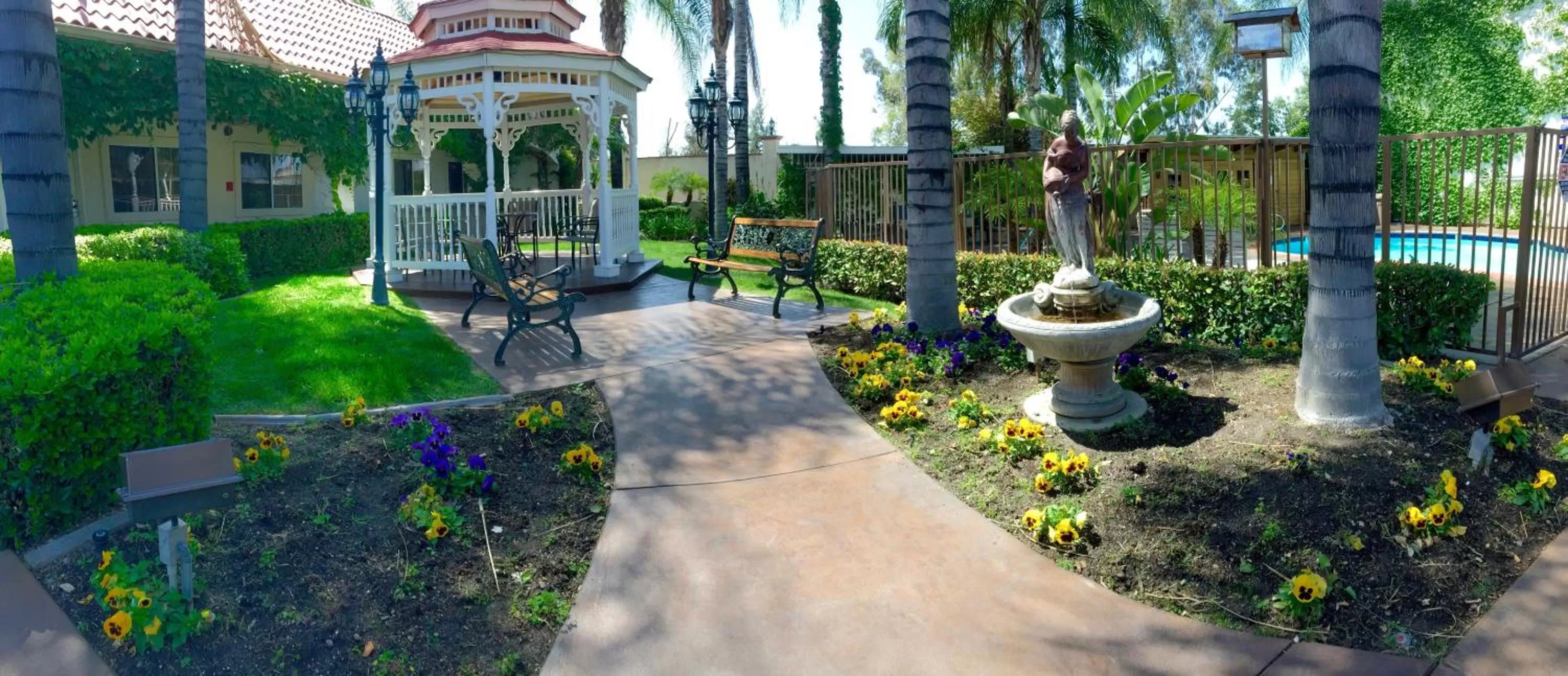 Garden in Dynasty Suites Redlands