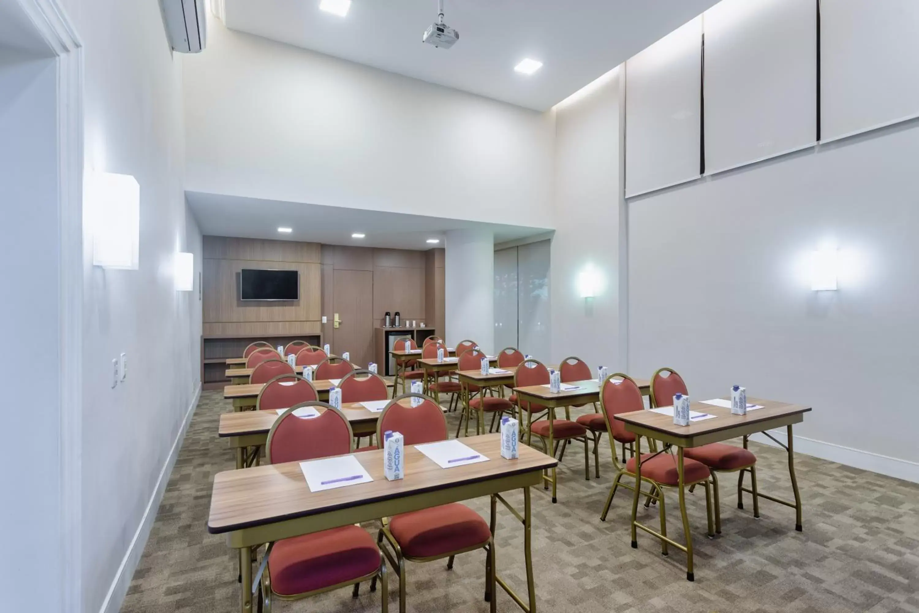 Meeting/conference room, Restaurant/Places to Eat in Mercure Sao Paulo JK