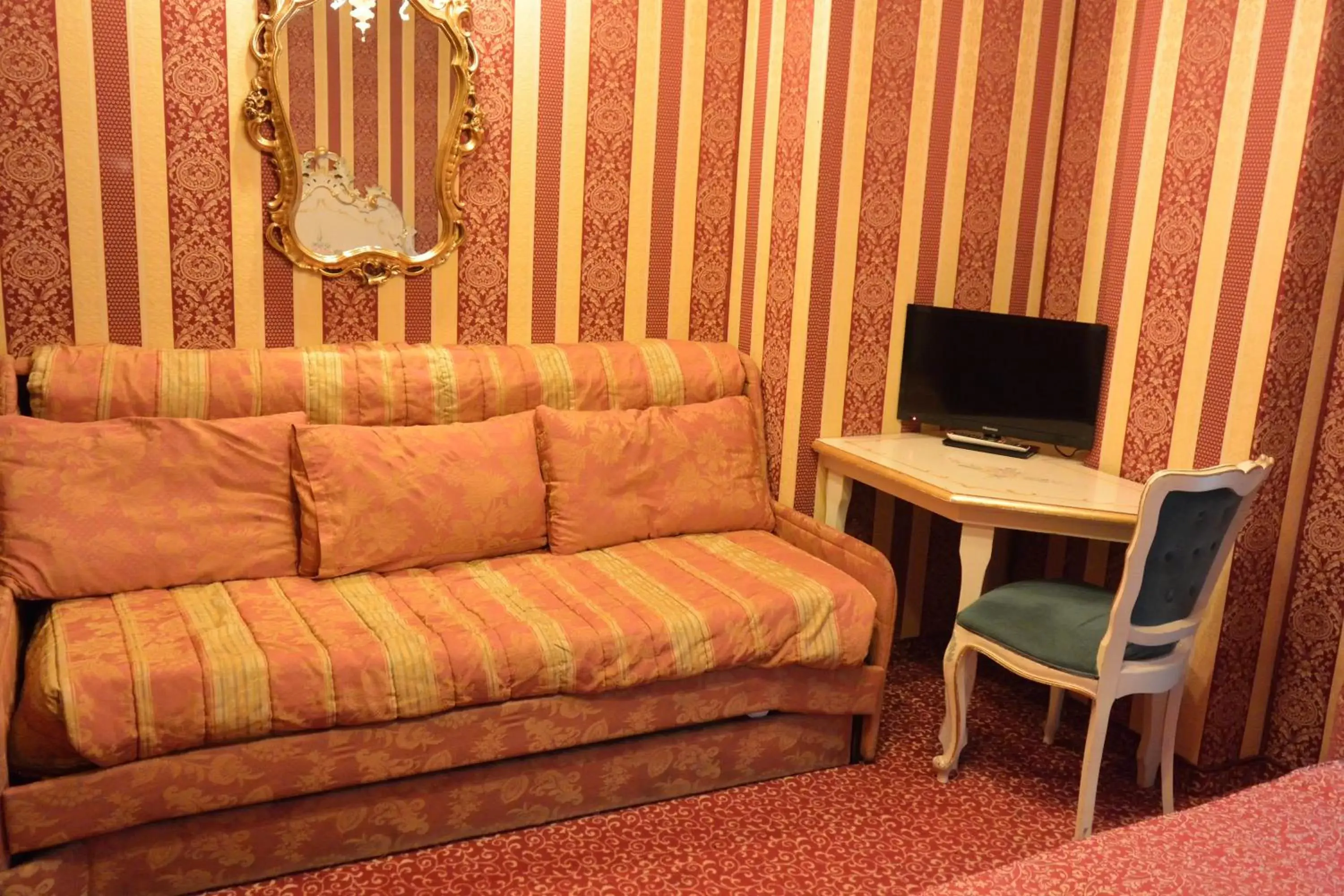 TV and multimedia, Seating Area in Hotel Belle Arti