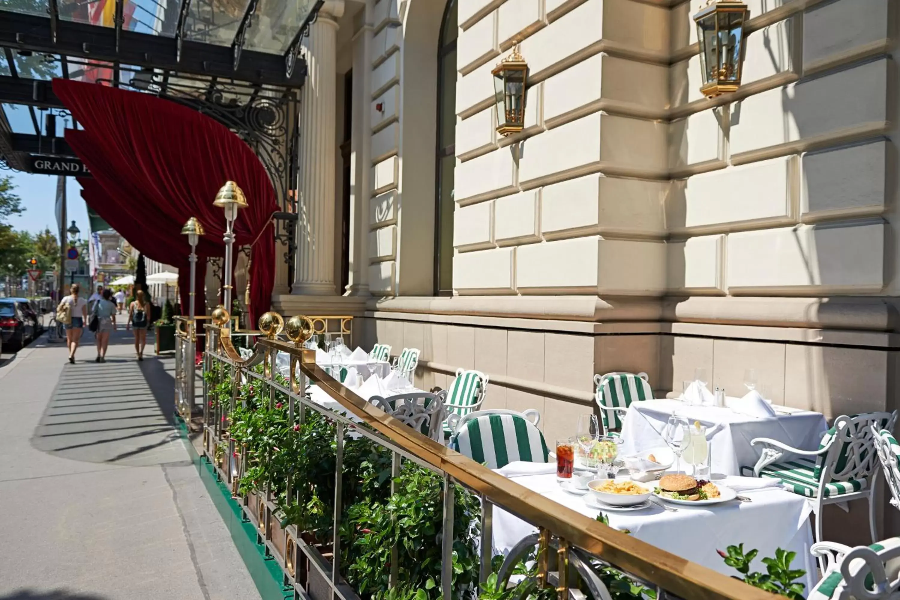 Coffee/tea facilities, Restaurant/Places to Eat in Grand Hotel Wien