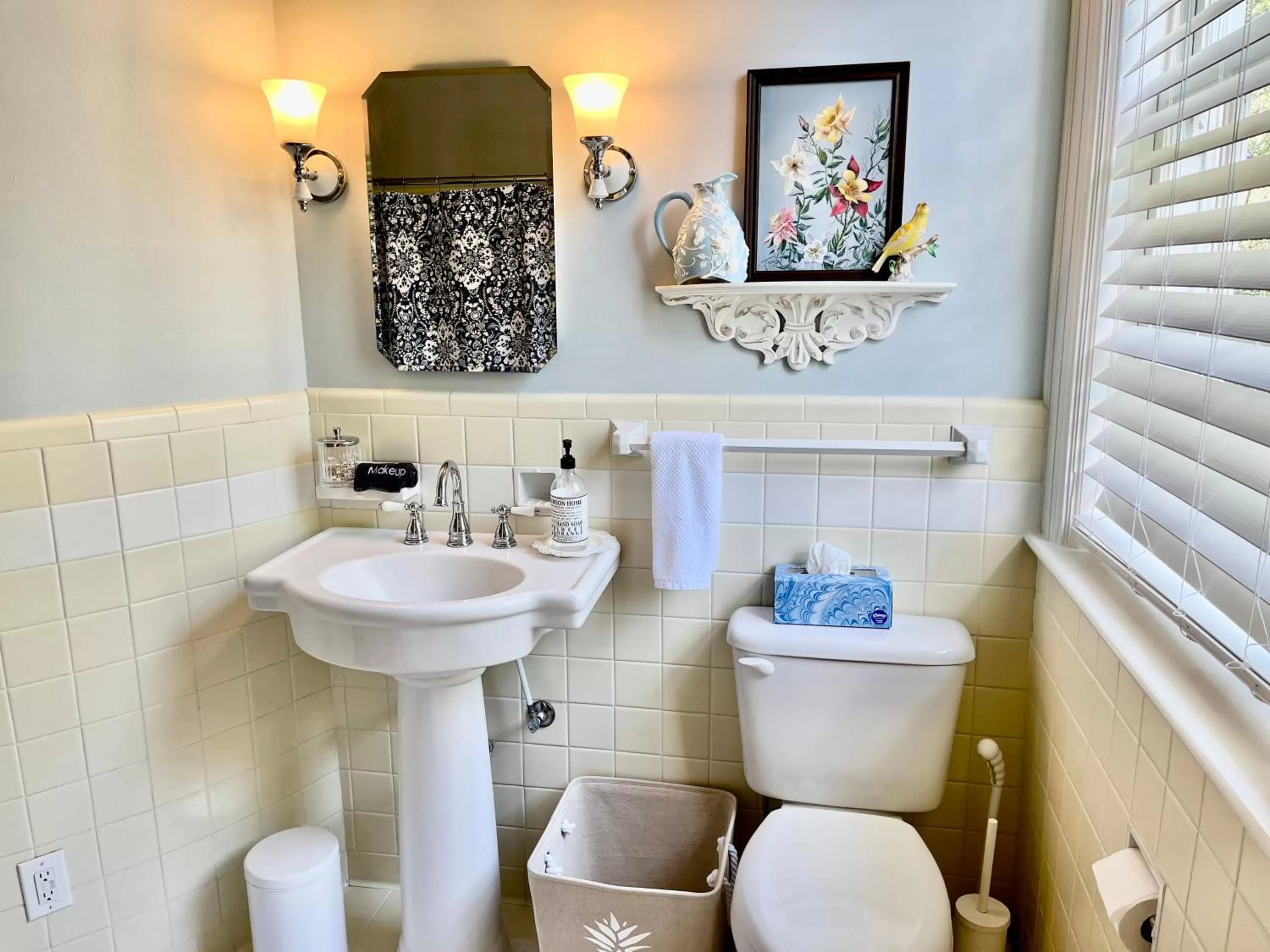 Bathroom in The Holly and Ivy Inn
