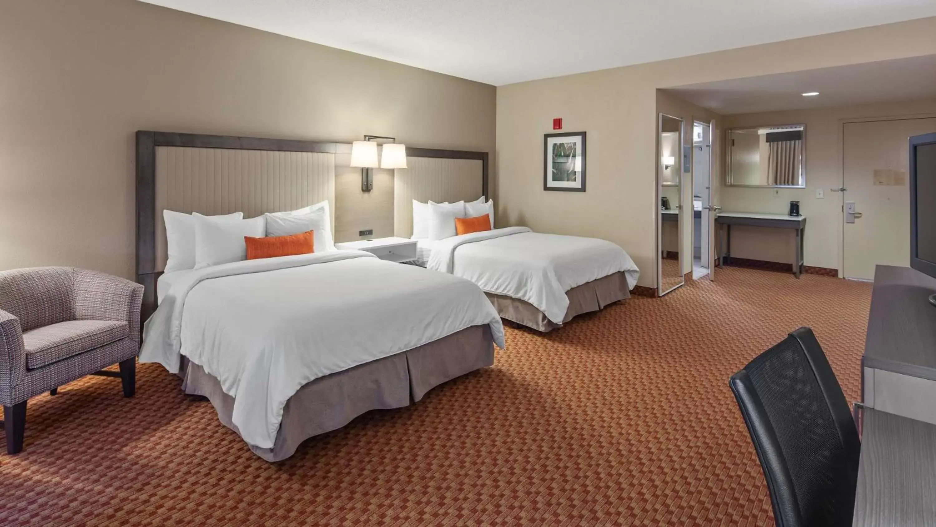 Photo of the whole room, Bed in Best Western Plus Kendall Hotel & Suites