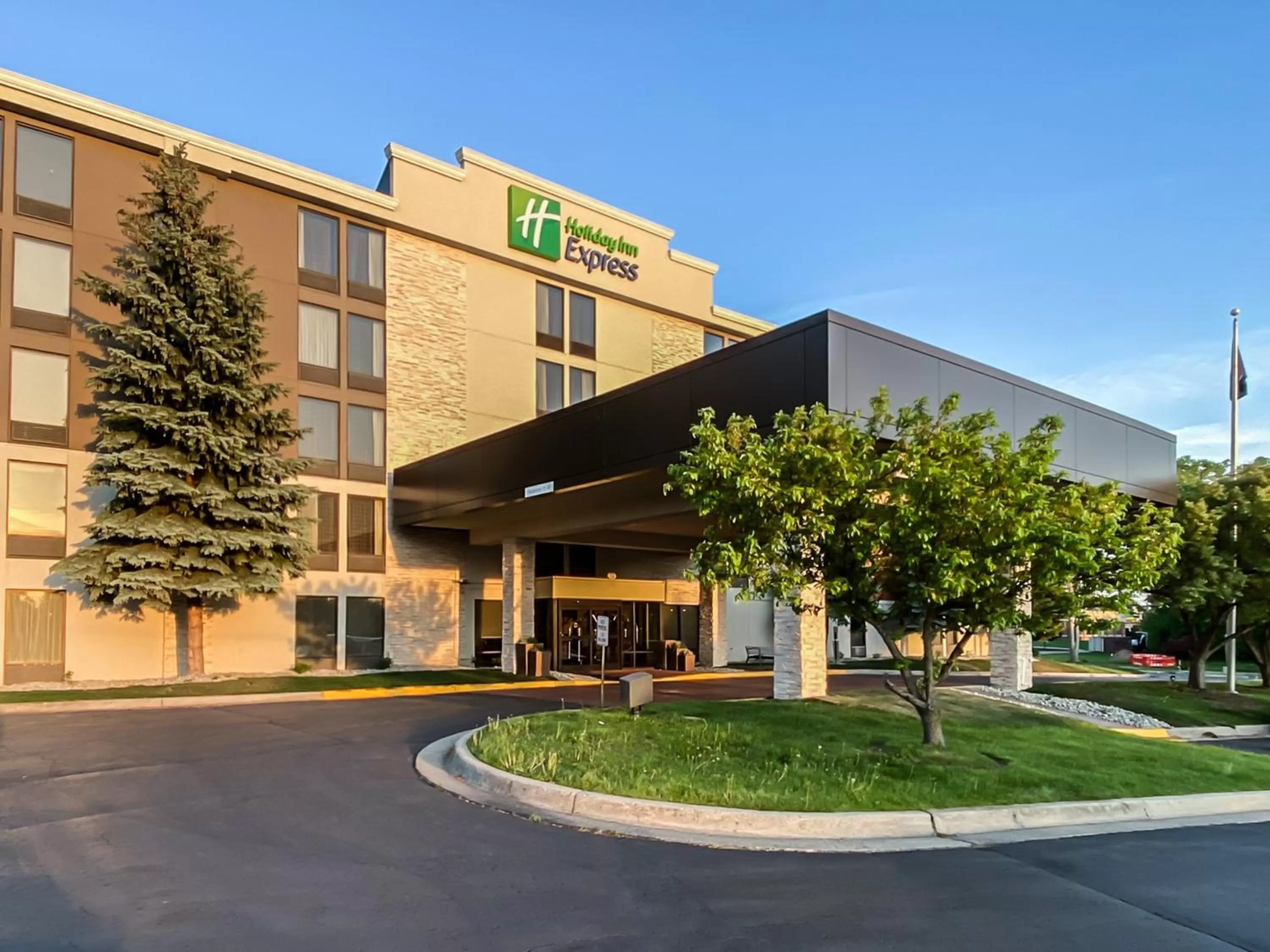 Property building in Holiday Inn Express Flint-Campus Area by IHG