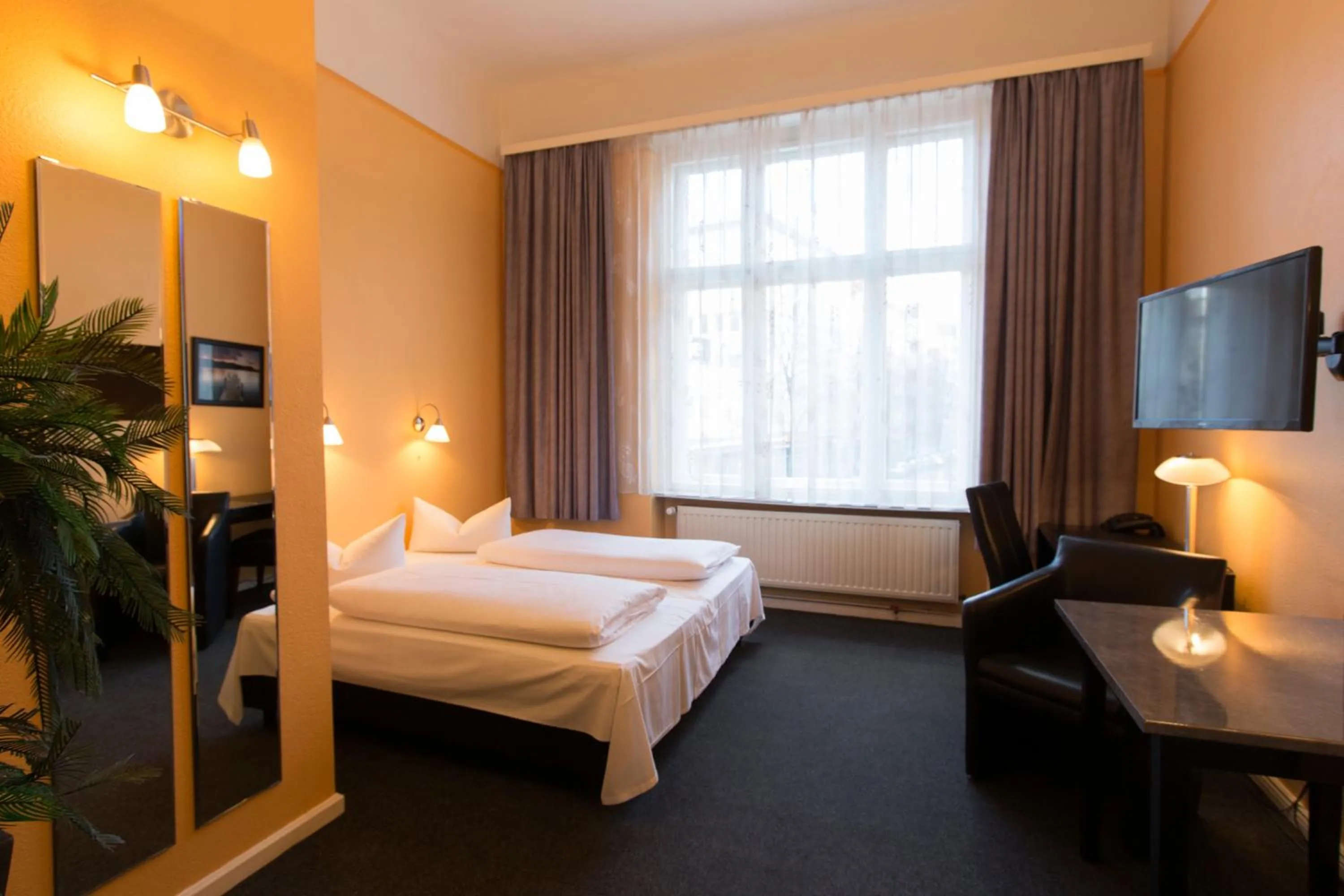 Photo of the whole room, Bed in Hotel am Hermannplatz