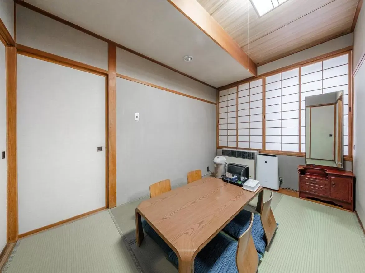 Photo of the whole room, Dining Area in Tabist THE GREEN OTARU