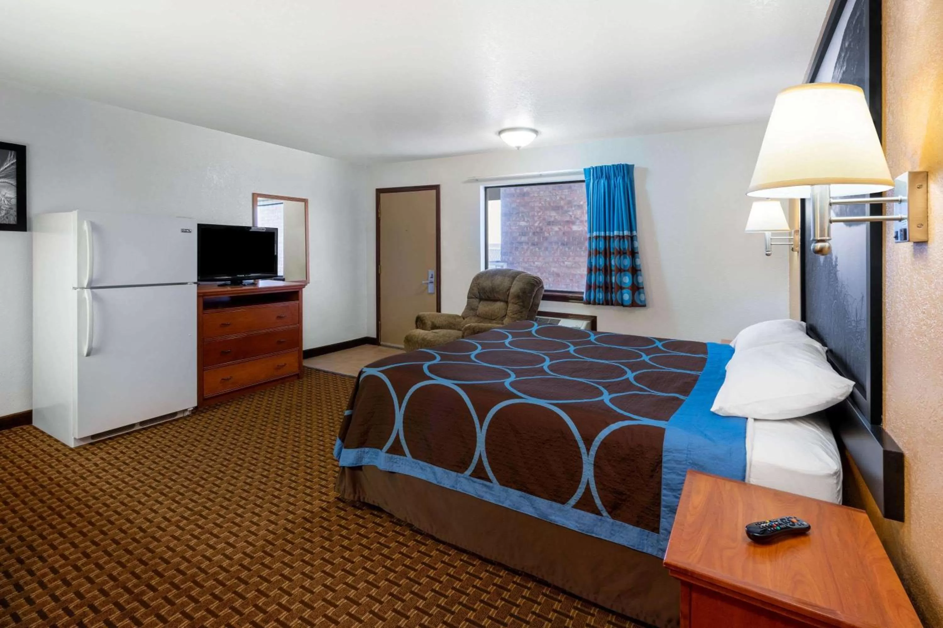 Photo of the whole room, Bed in Super 8 by Wyndham Goodland