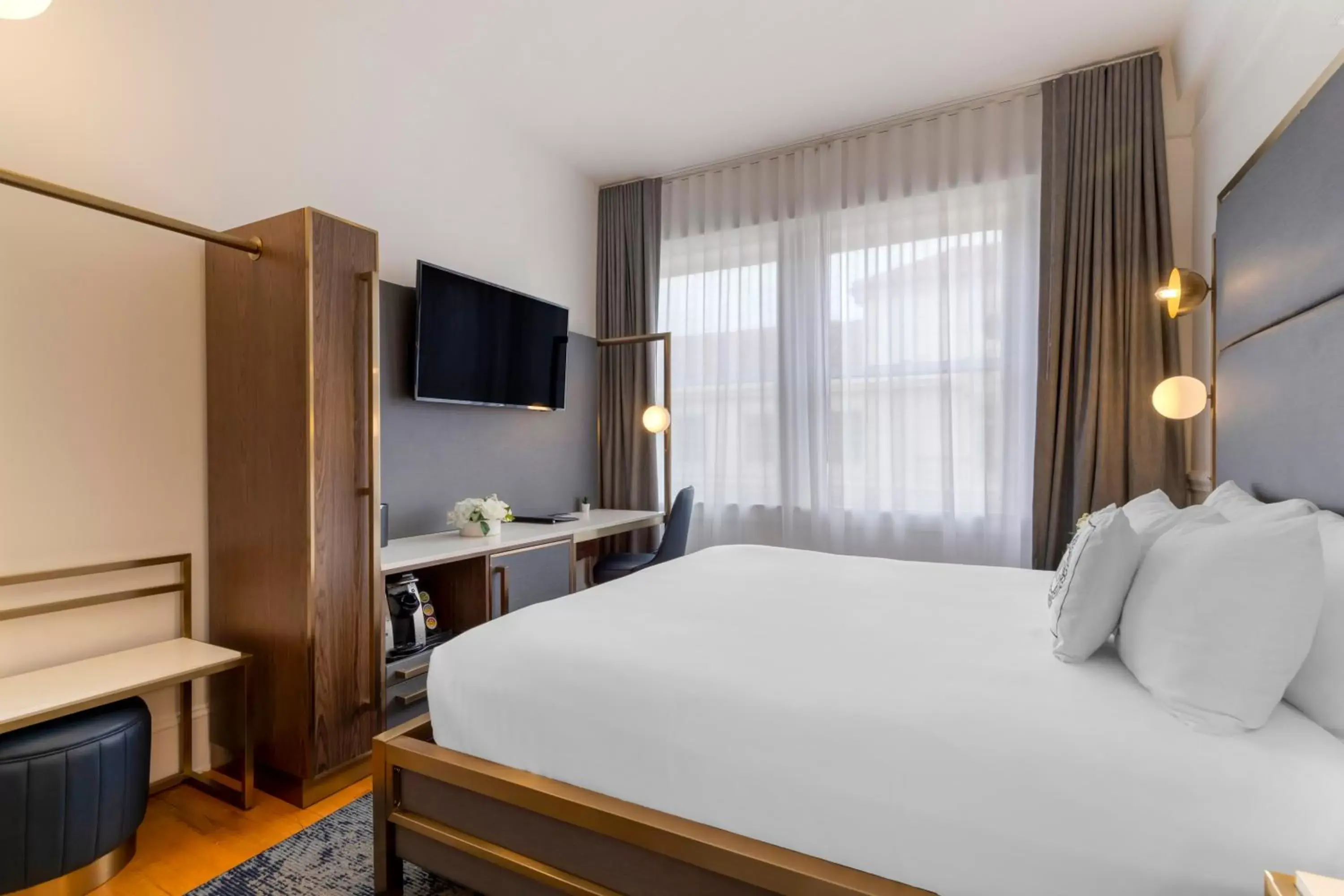 King Room in Hotel Gibbs Downtown Riverwalk King Room in Hotel Gibbs Downtown Riverwalk