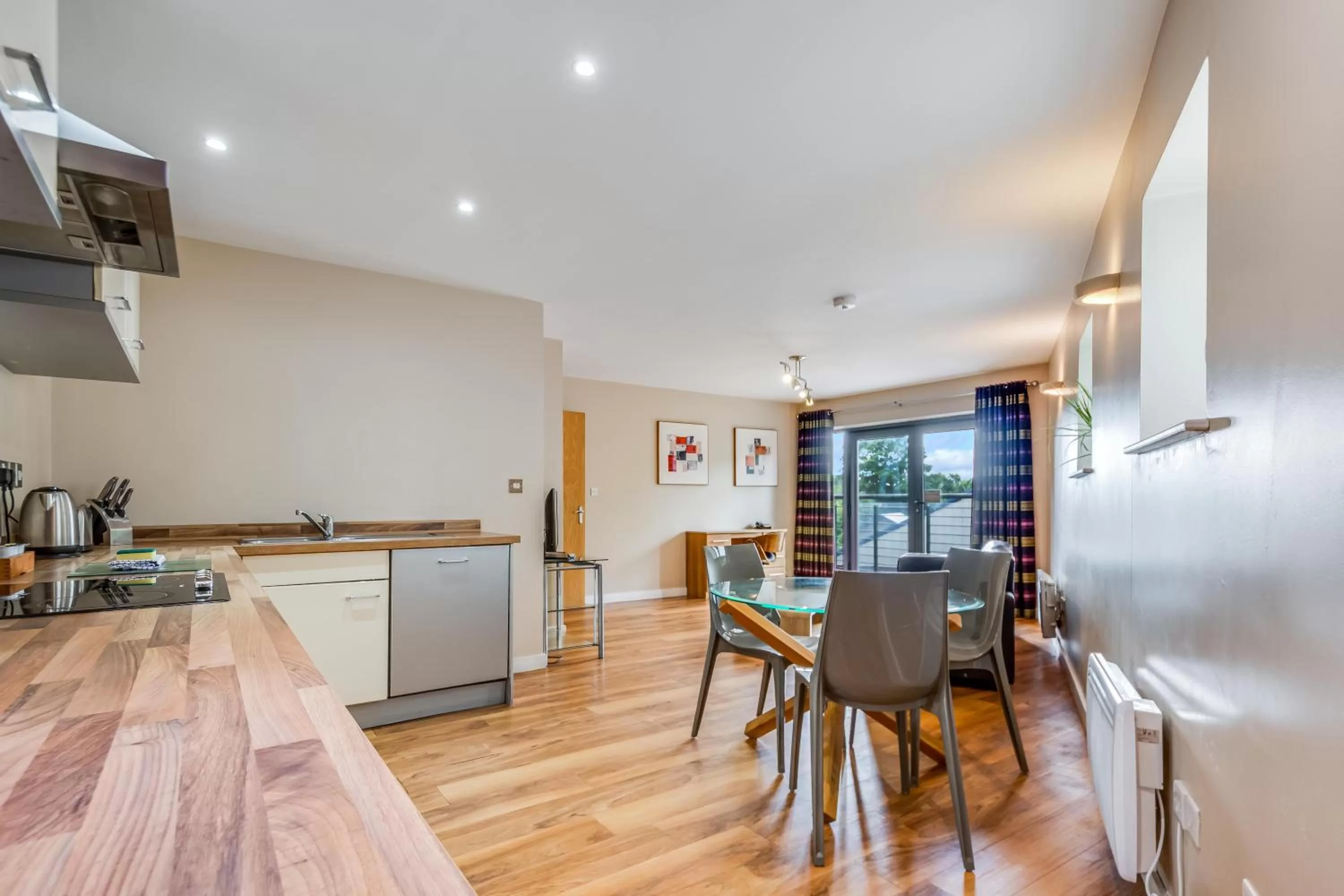 Kitchen or kitchenette in Roomzzz Leeds Headingley