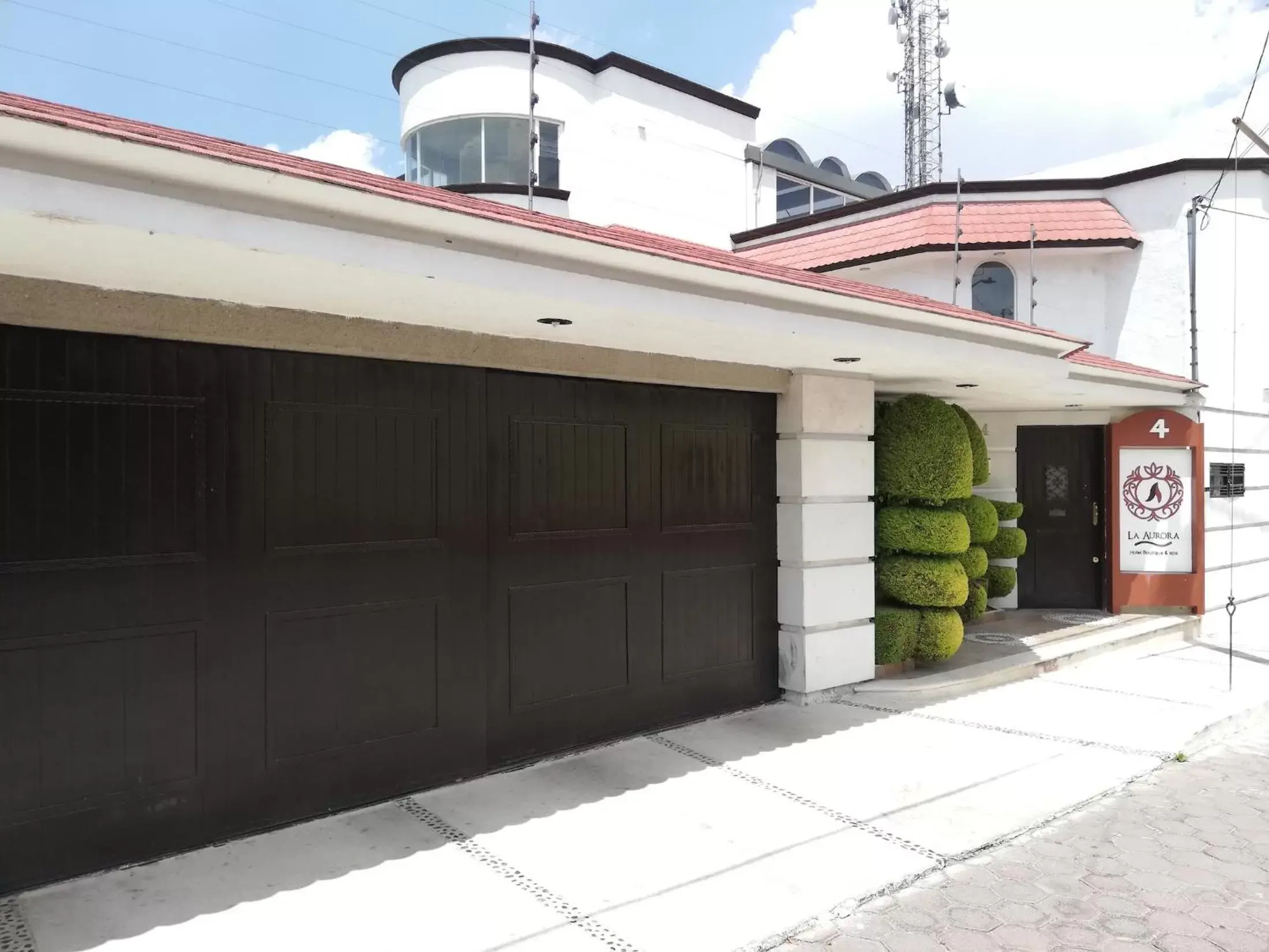 Facade/entrance in La Aurora Hotel Like Home