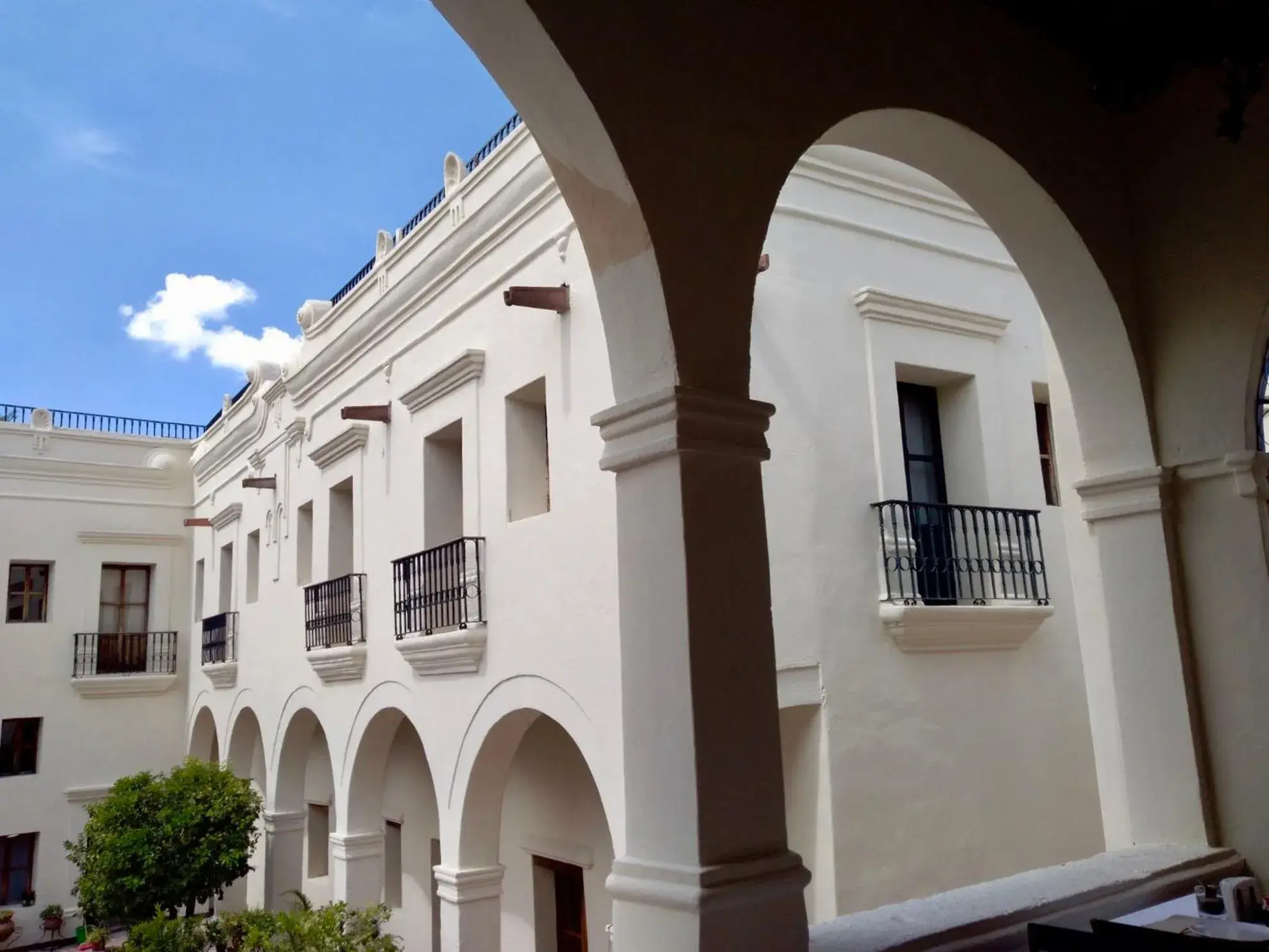 Patio, Property Building in Meson De La Merced Hotel & Suites