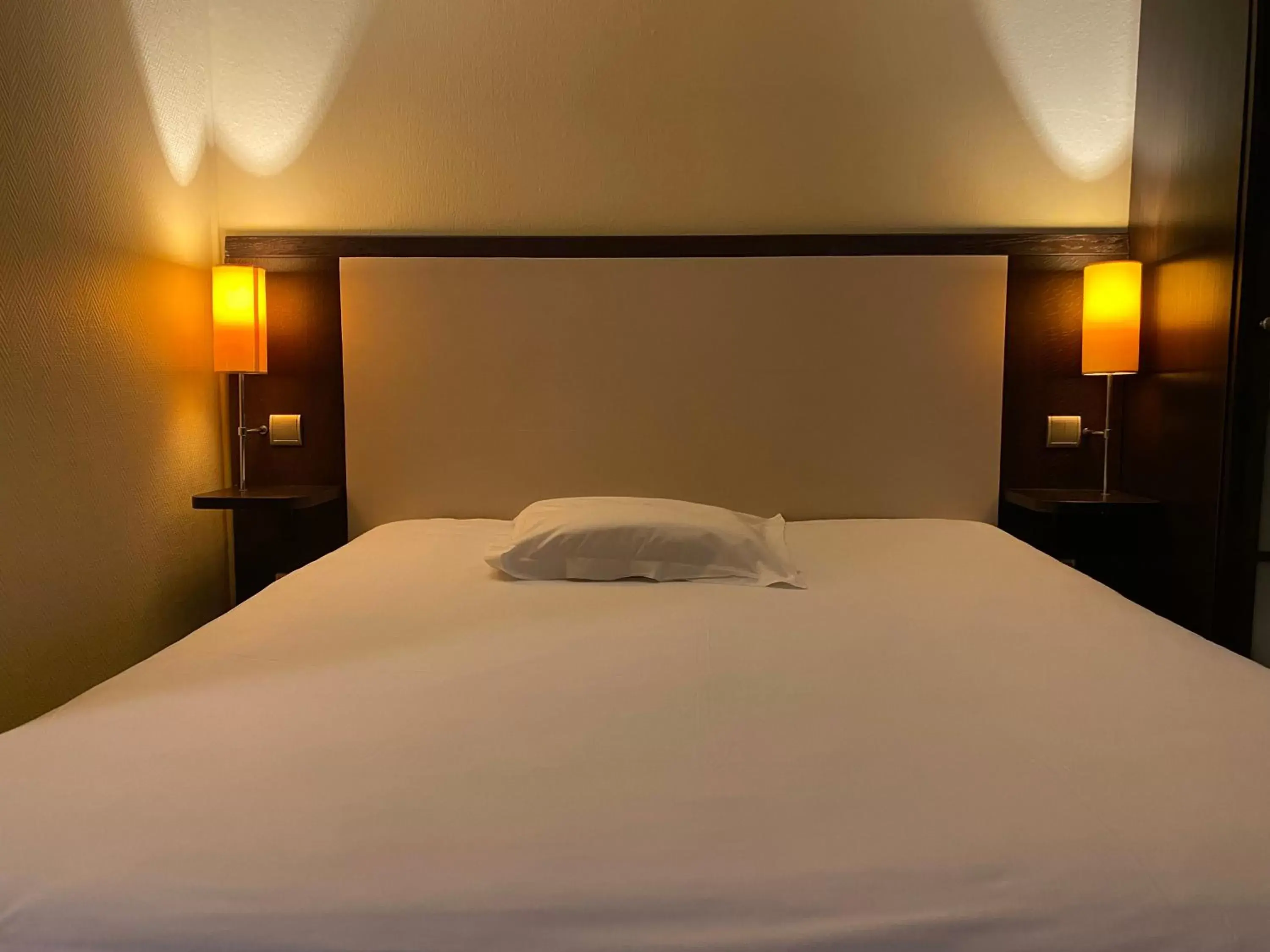 Bedroom, Bed in Hotel Inn Design Le Havre