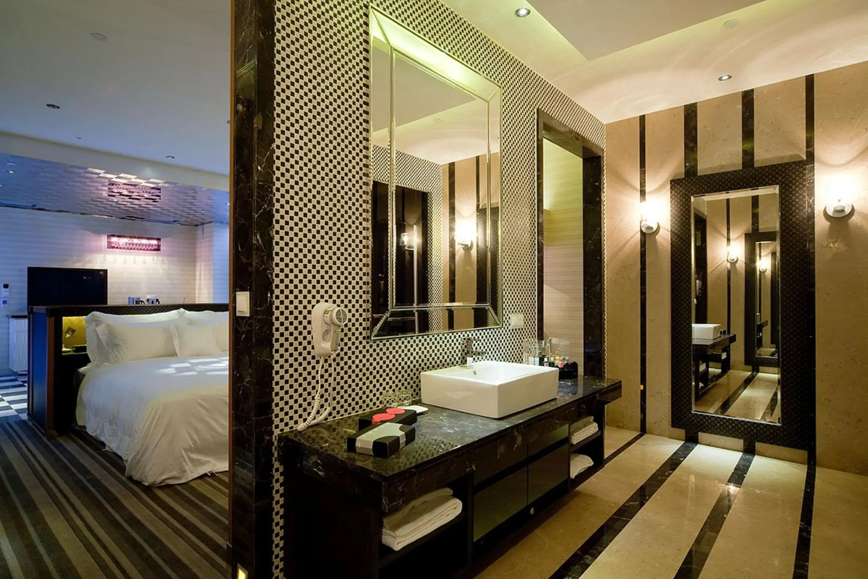 Photo of the whole room, Bathroom in Wego Boutique Hotel-Dazhi