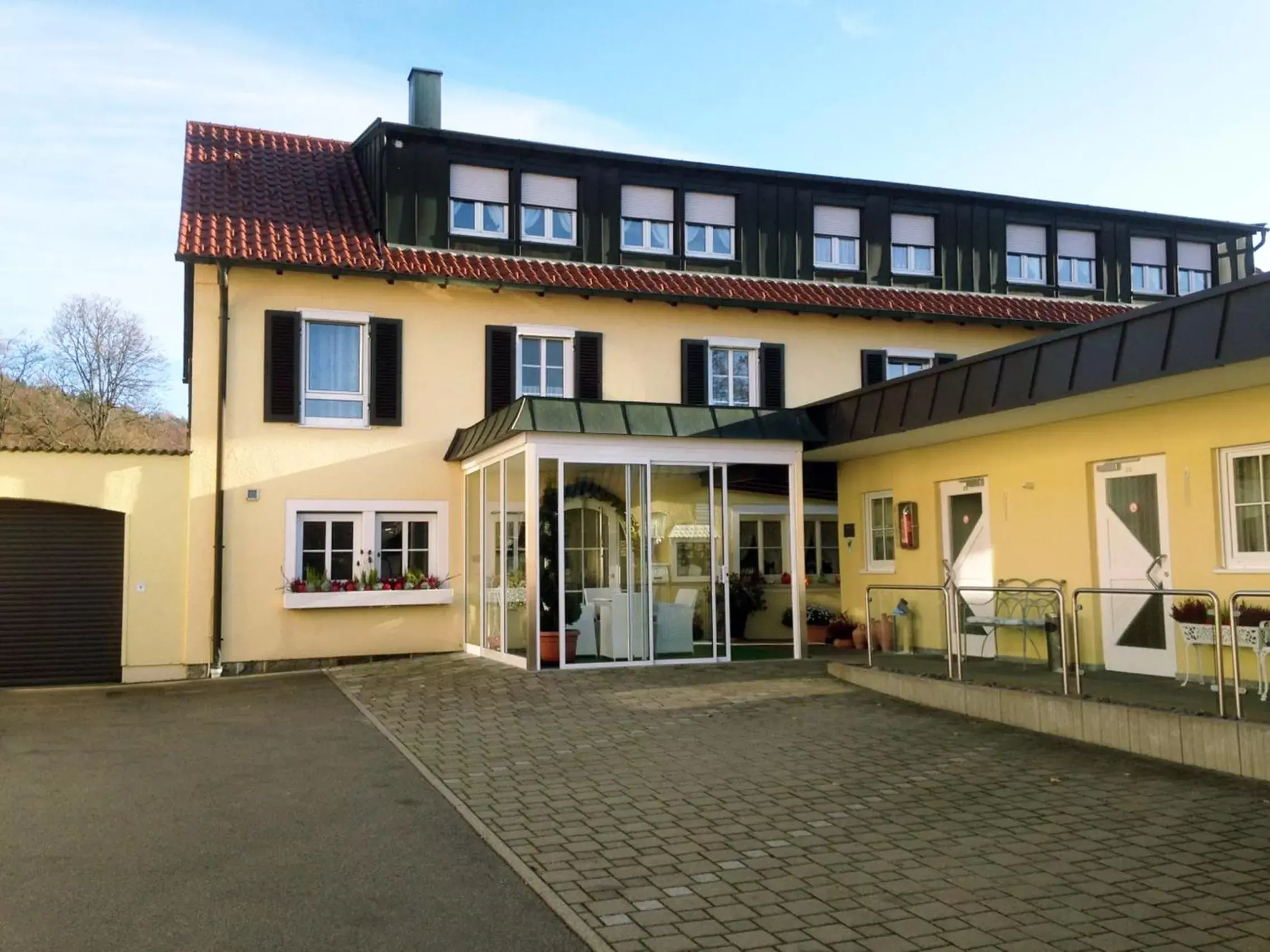 Facade/entrance, Property Building in Hotel Garni in der Breite