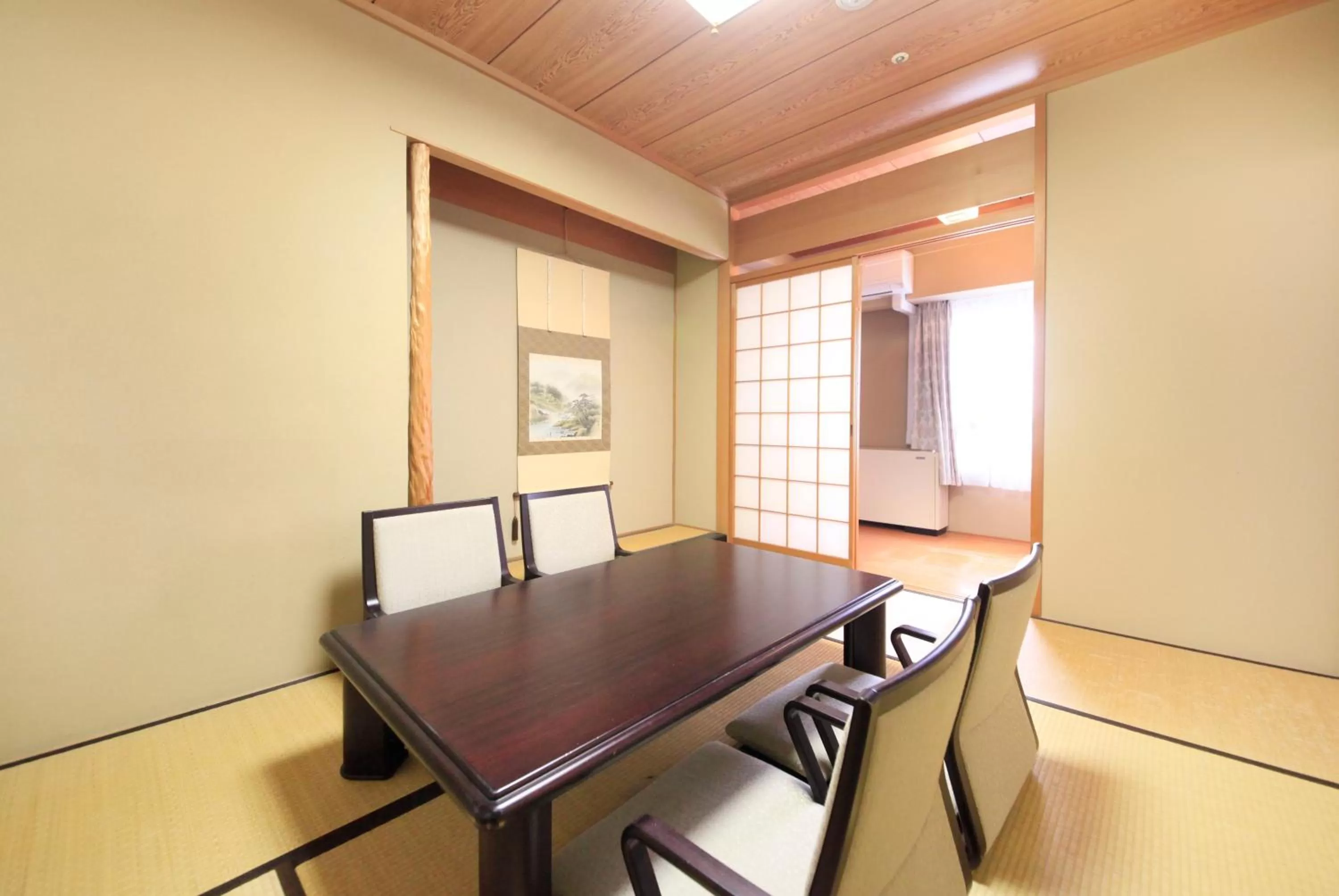 Photo of the whole room in Quintessa Hotel Ogaki