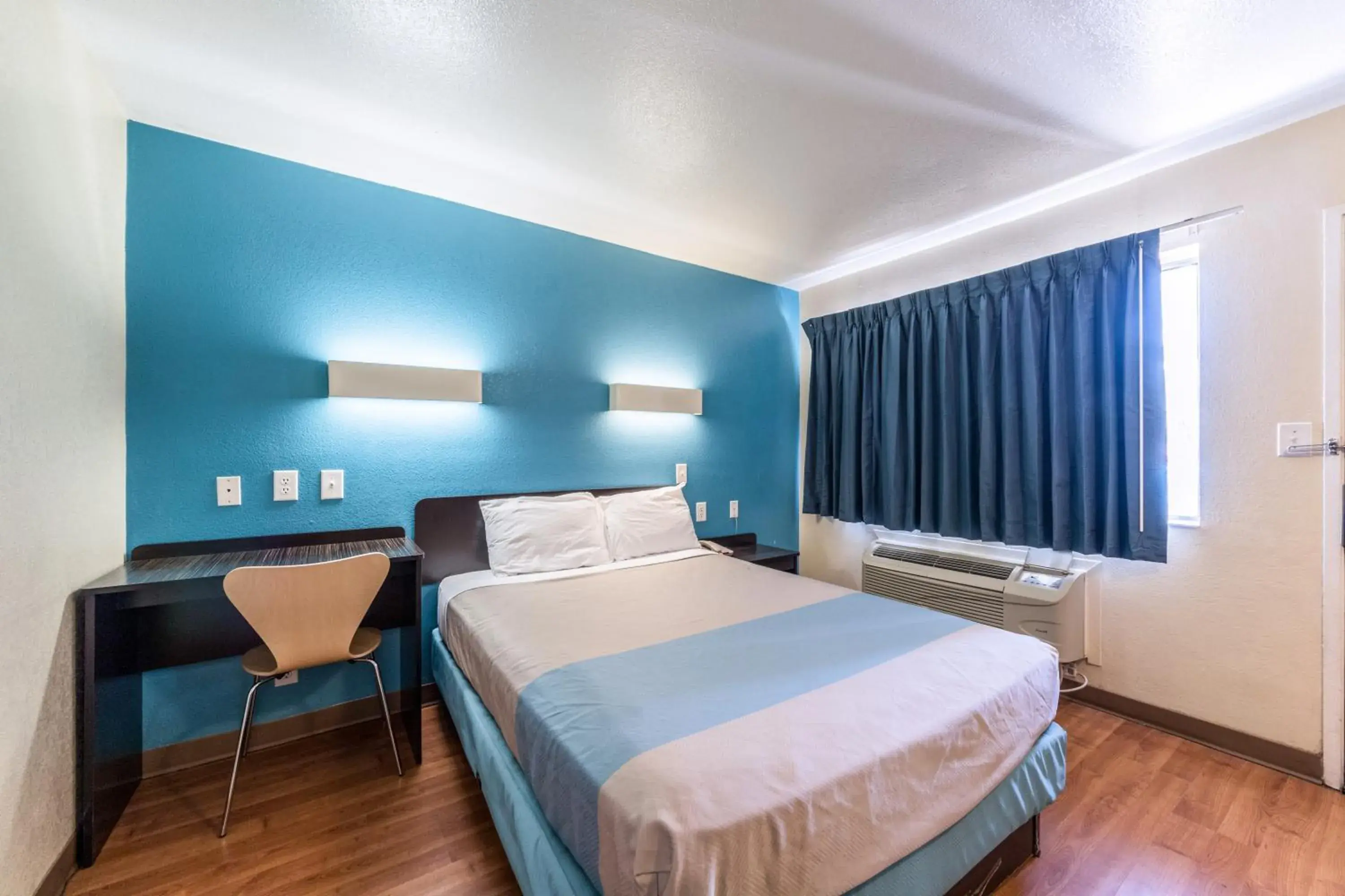 Bedroom, Room Photo in Motel 6-Victoria, TX