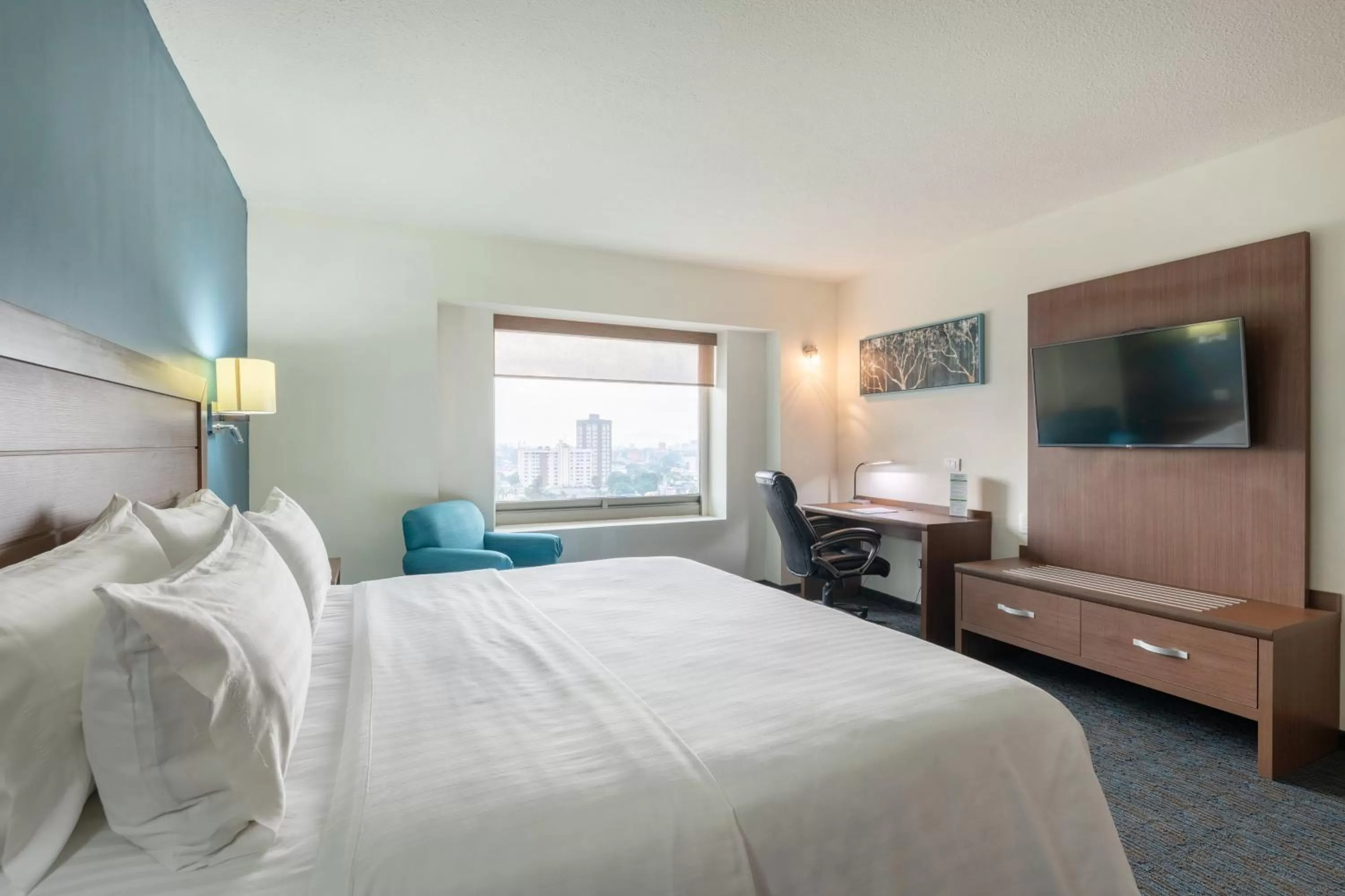 Bedroom, Bed in Holiday Inn Guadalajara Expo Plaza del Sol by IHG