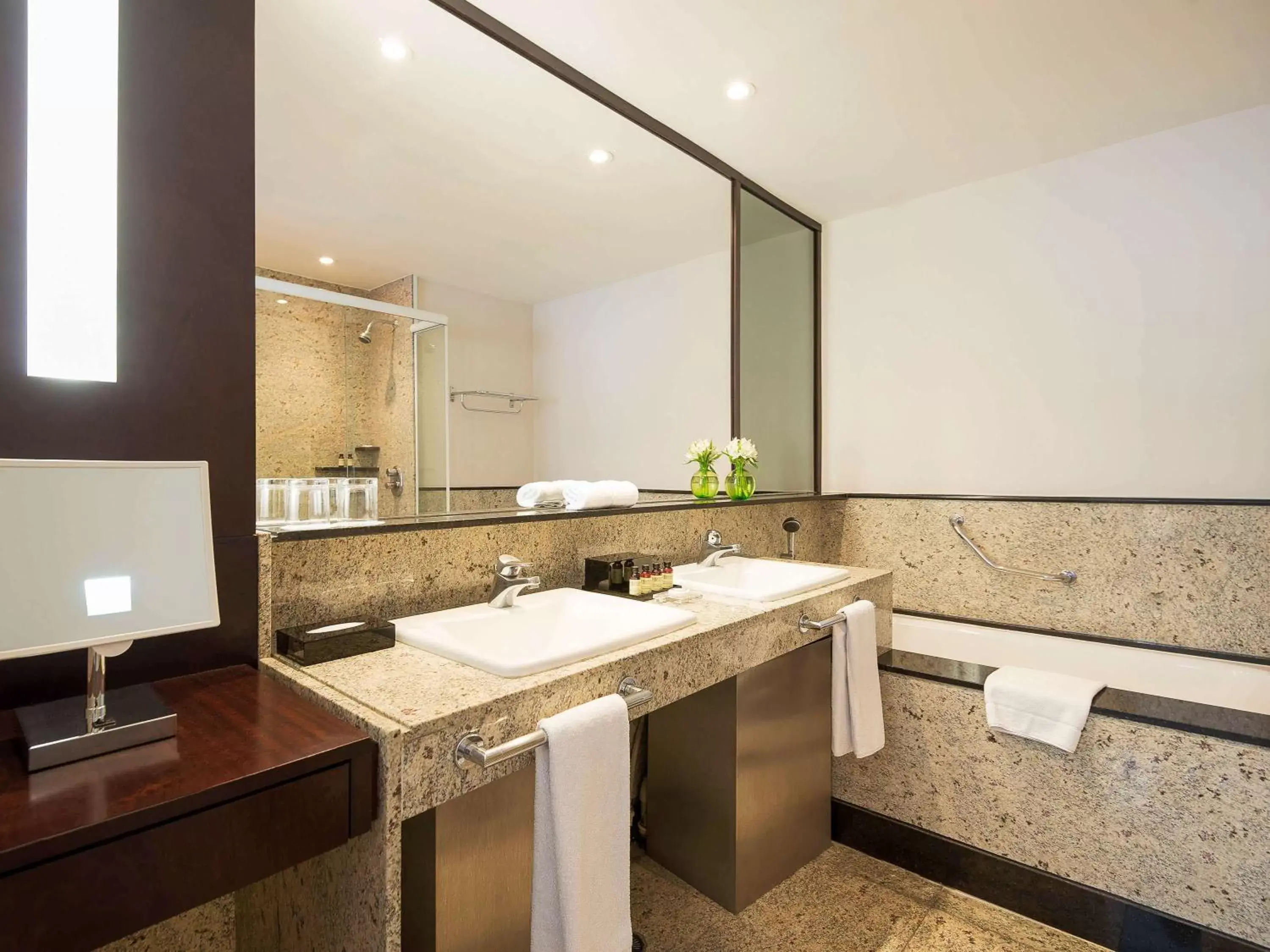 Photo of the whole room, Bathroom in Pullman Sao Paulo Vila Olimpia