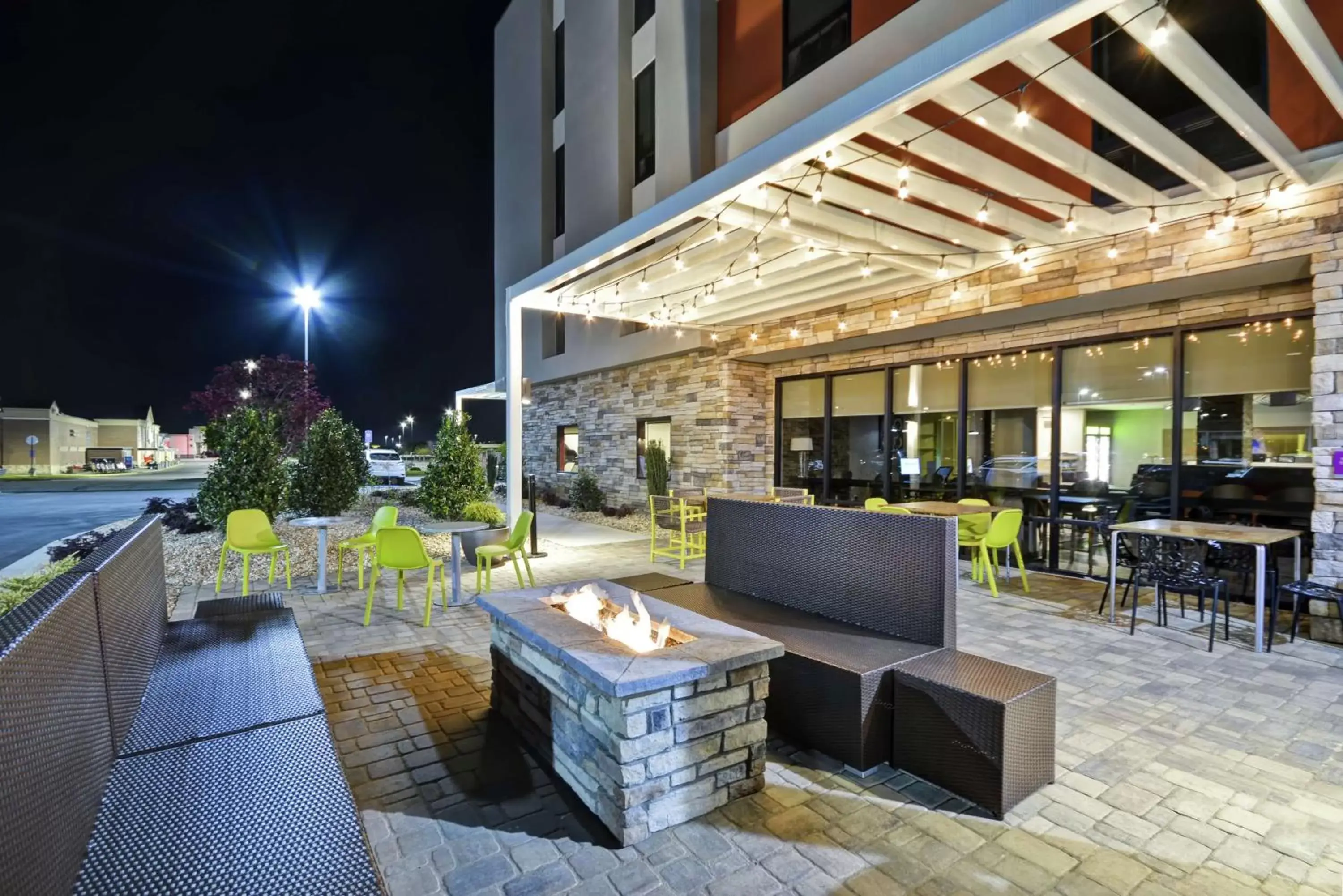 Patio, Restaurant/Places to Eat in Home2 Suites By Hilton Warner Robins