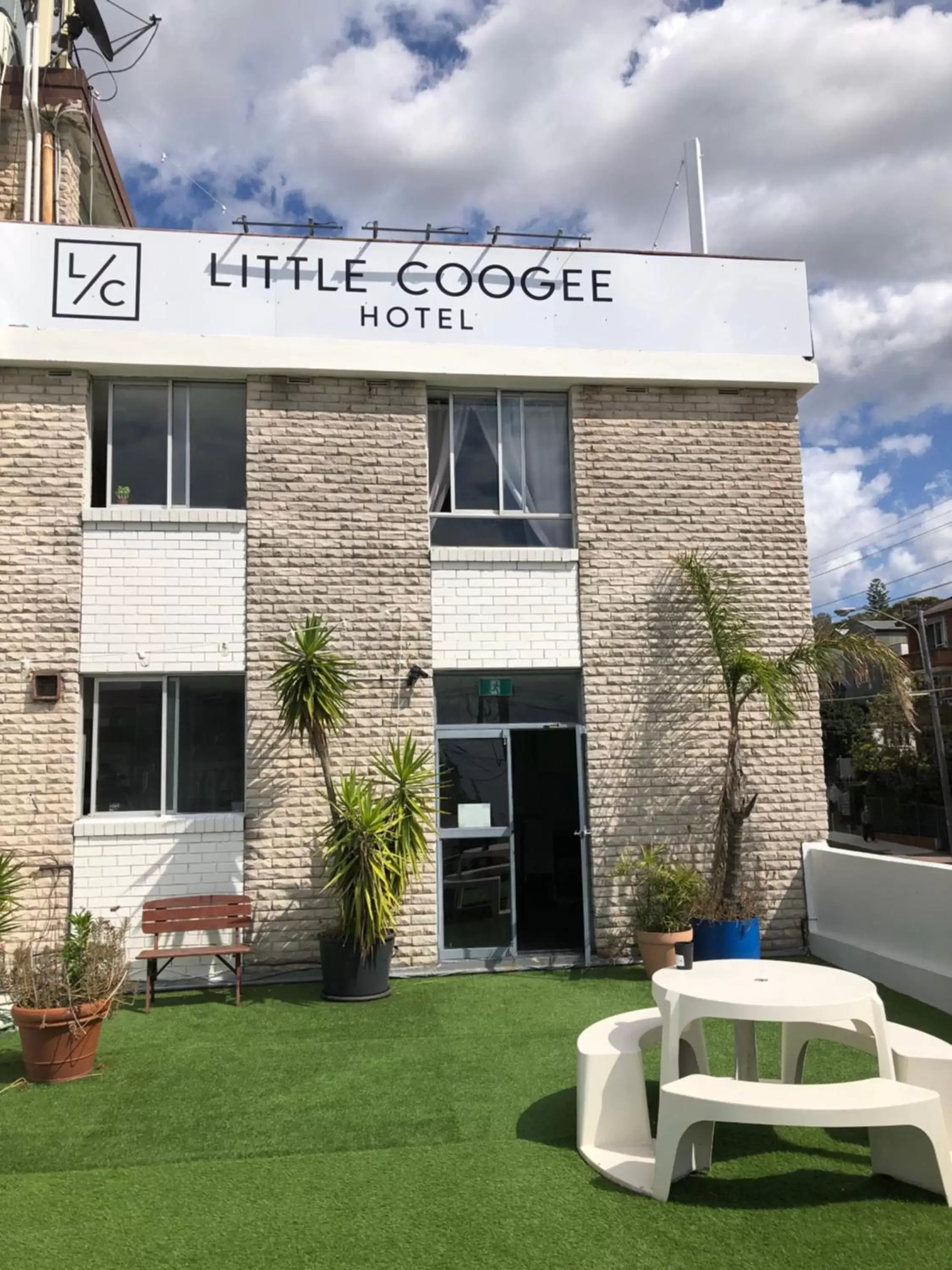 Property Building in Little Coogee Hotel