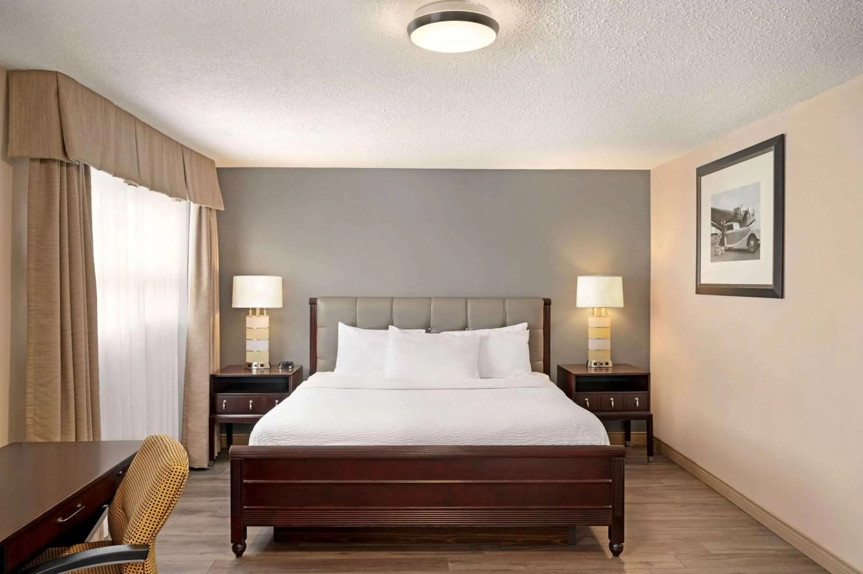 Photo of the whole room, Bed in Days Inn by Wyndham Fredericton