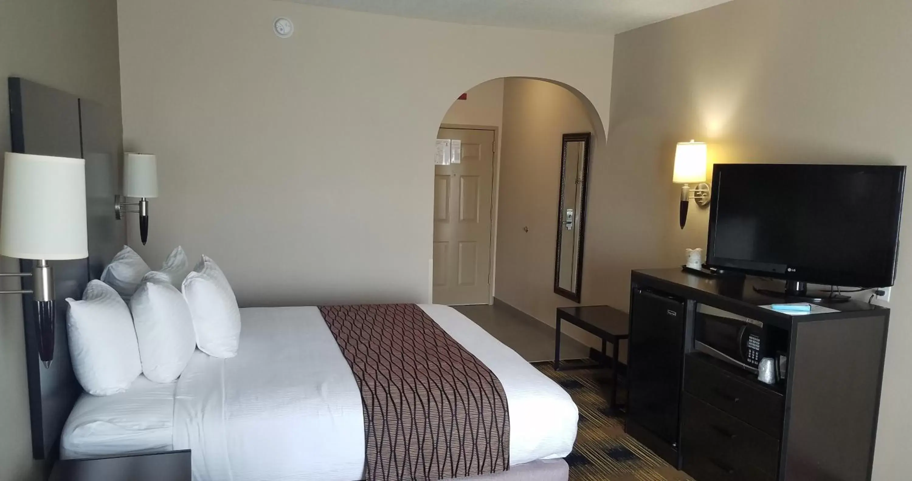 Photo of the whole room, Bed in Best Western Plus Heritage Inn Houston