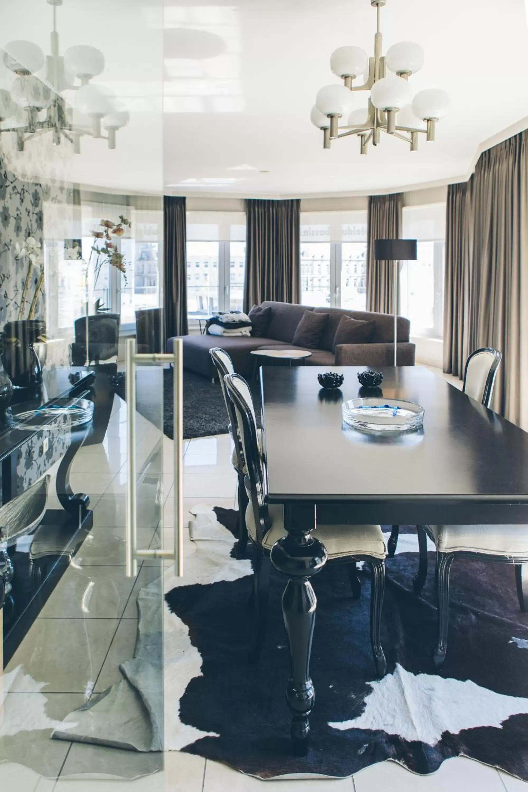 Two-Bedroom Apartment (4 Adults) with Harbor View in Hotel du Bassin Two-Bedroom Apartment (4 Adults) with Harbor View in Hotel du Bassin