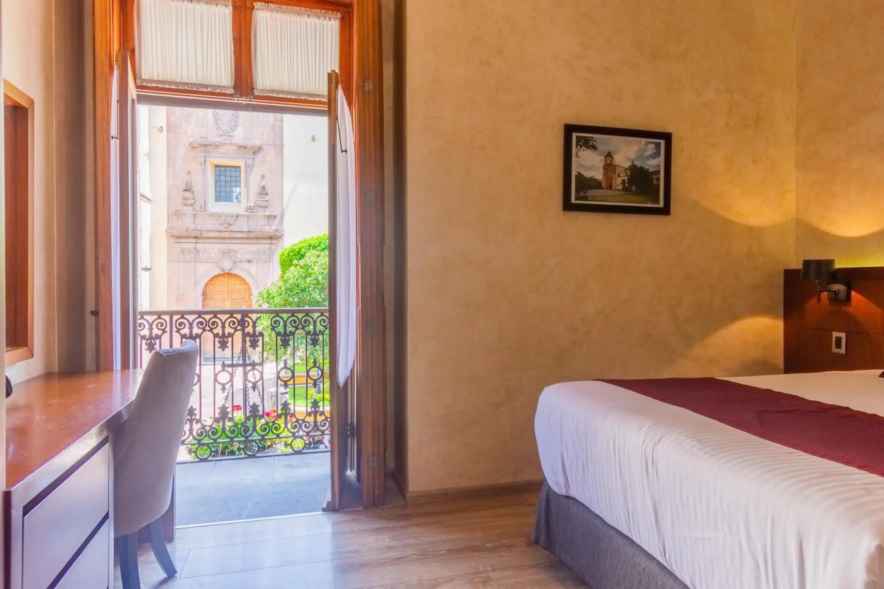 Balcony/Terrace, Bed in Hotel Madero