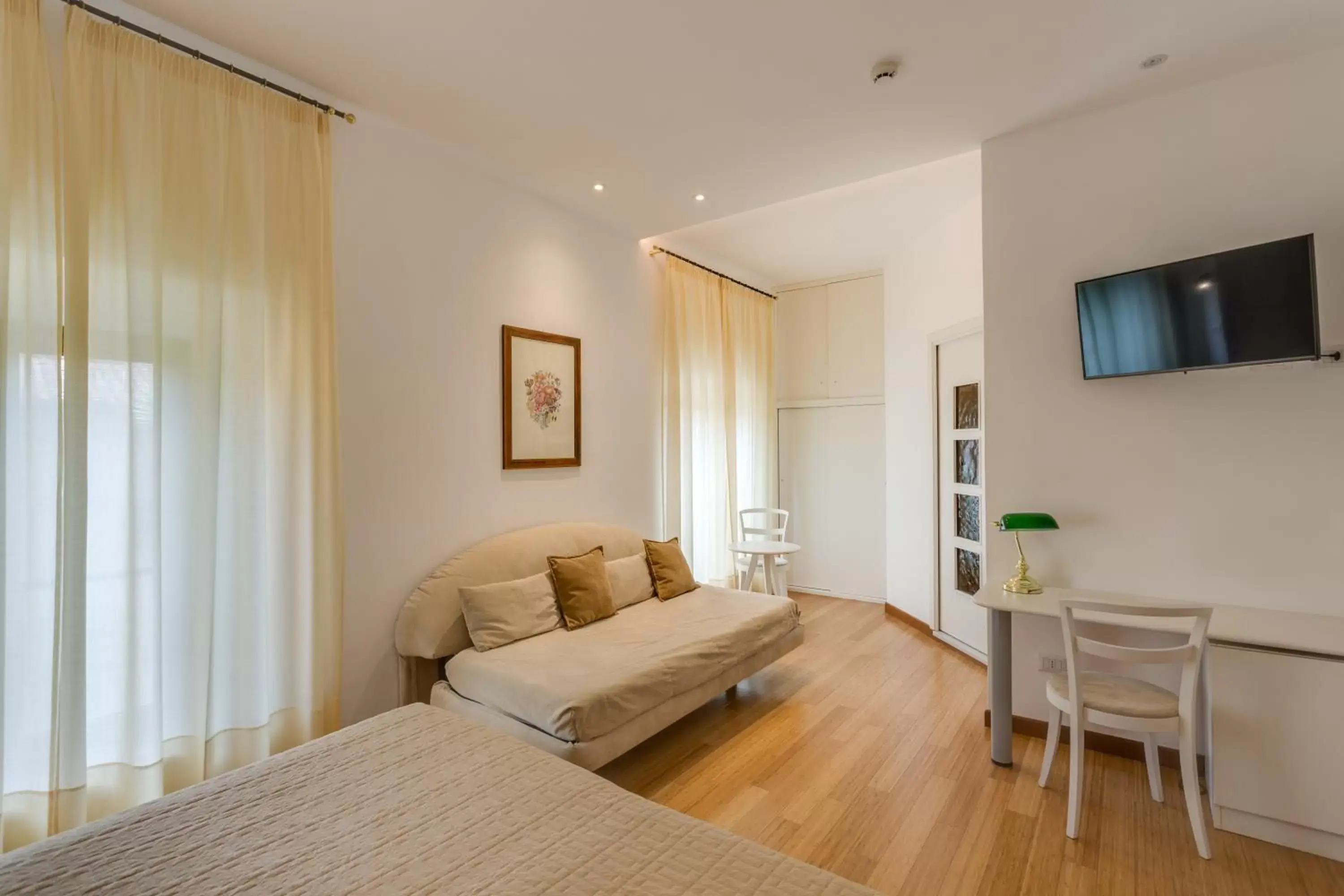 Photo of the whole room, Bed in Albergo Chiusarelli