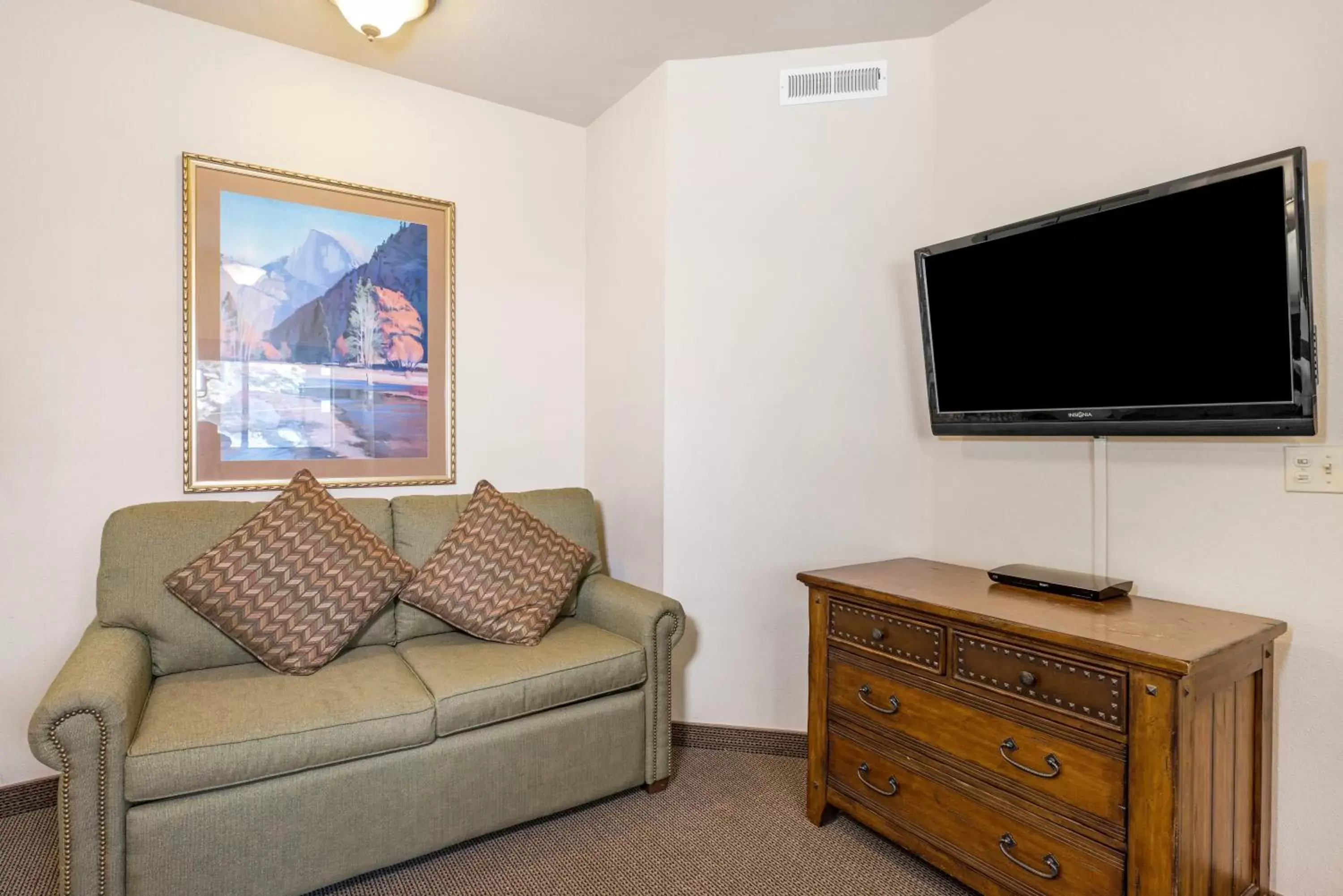TV/Entertainment Center in Holiday Inn Club Vacations - Tahoe Ridge Resort, an IHG Hotel