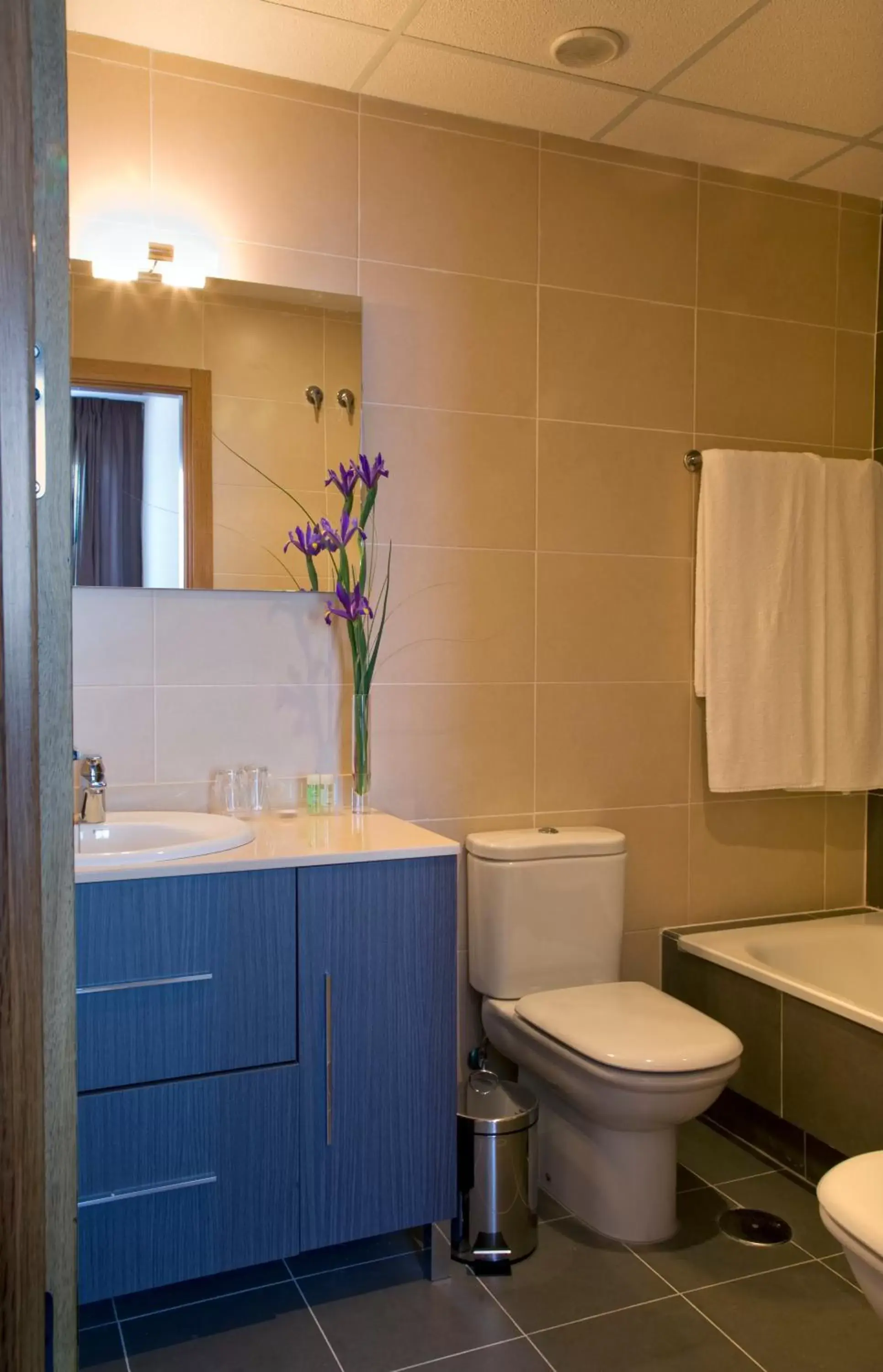 Bathroom in Compostela Suites