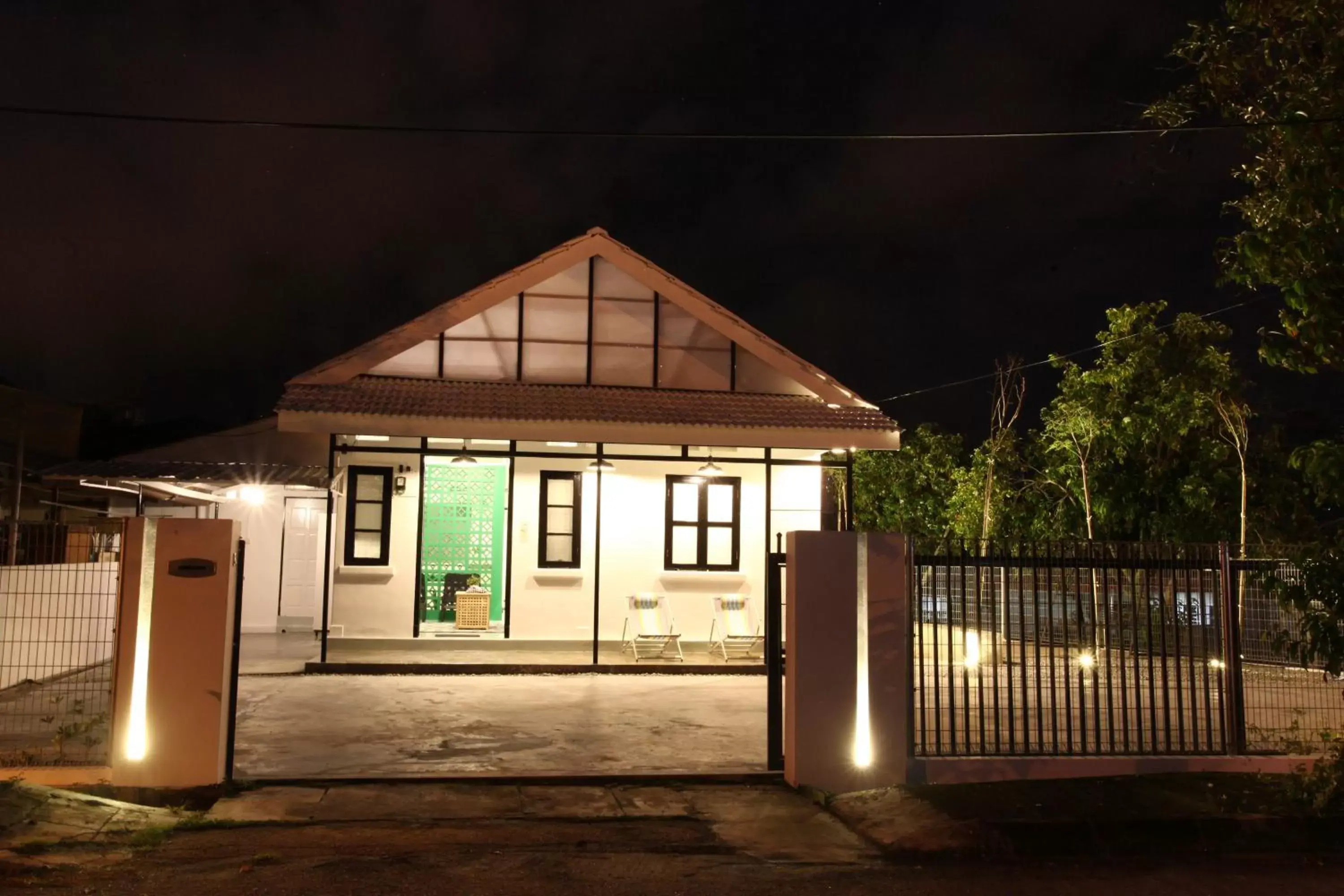 Facade/entrance, Property Building in Stay SongSong Mount Erskine