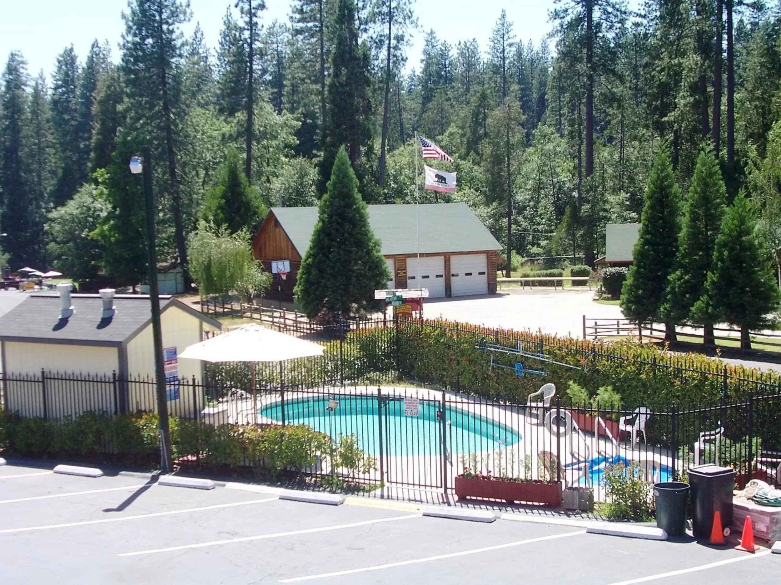 Swimming pool, Pool View in Wildwood Inn