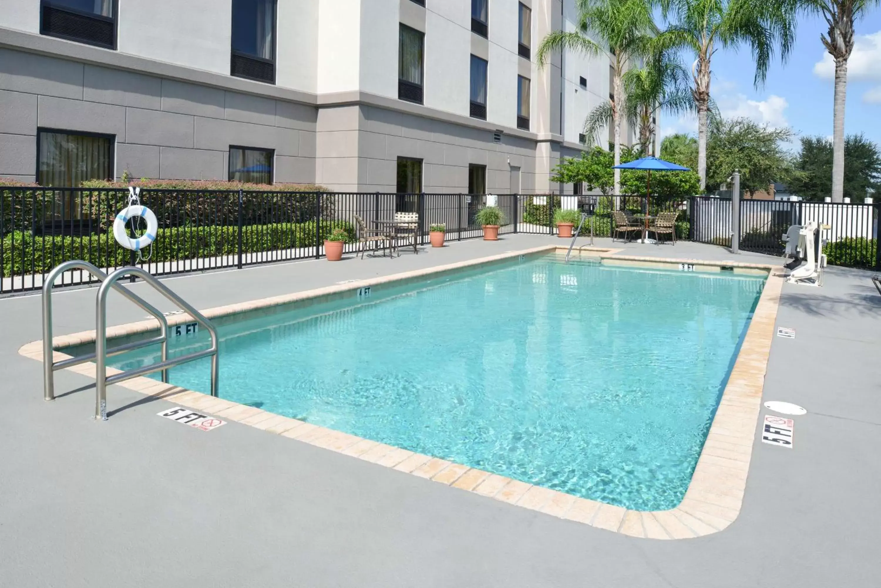 Pool view, Swimming Pool in Hampton Inn & Suites Tampa-East/Casino/Fairgrounds