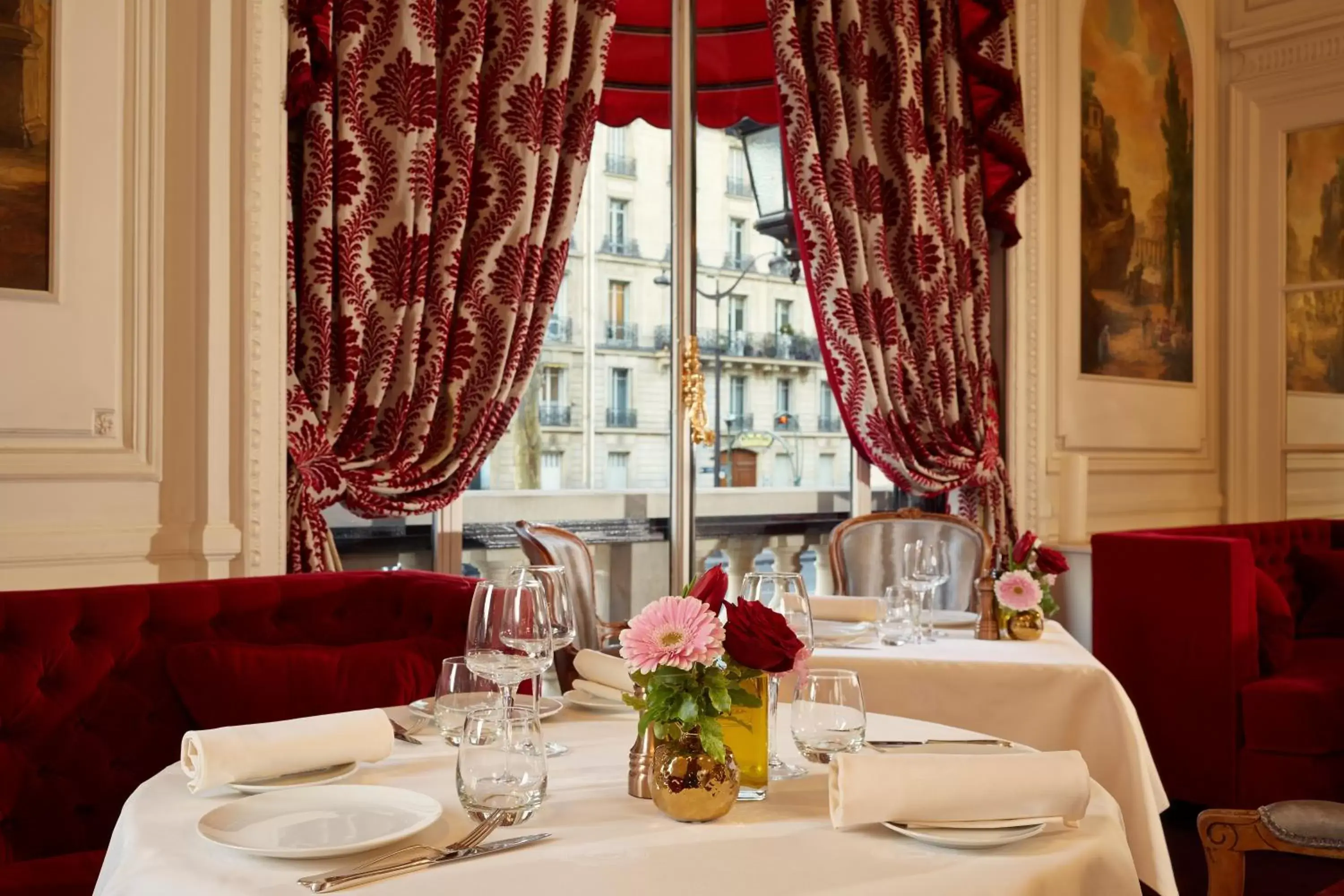 Restaurant/Places to Eat in Hôtel Raphael