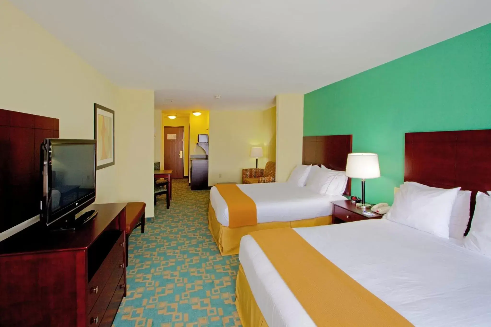 Bedroom, Bed in Holiday Inn Express Hotel & Suites Thornburg-S. Fredericksburg, an IHG Hotel