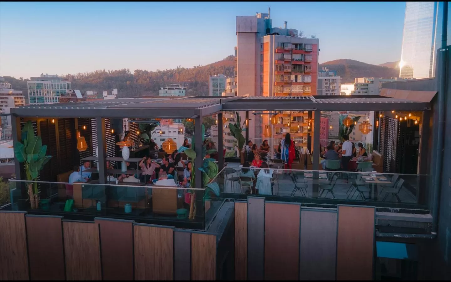 People in Hotel Nodo - El hotel que respira