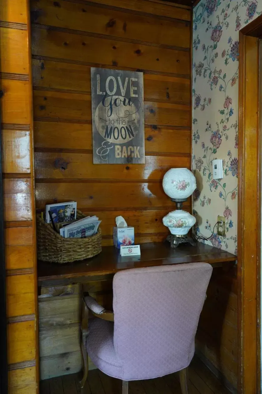 Bedroom in Hillcrest Suites & Cabins