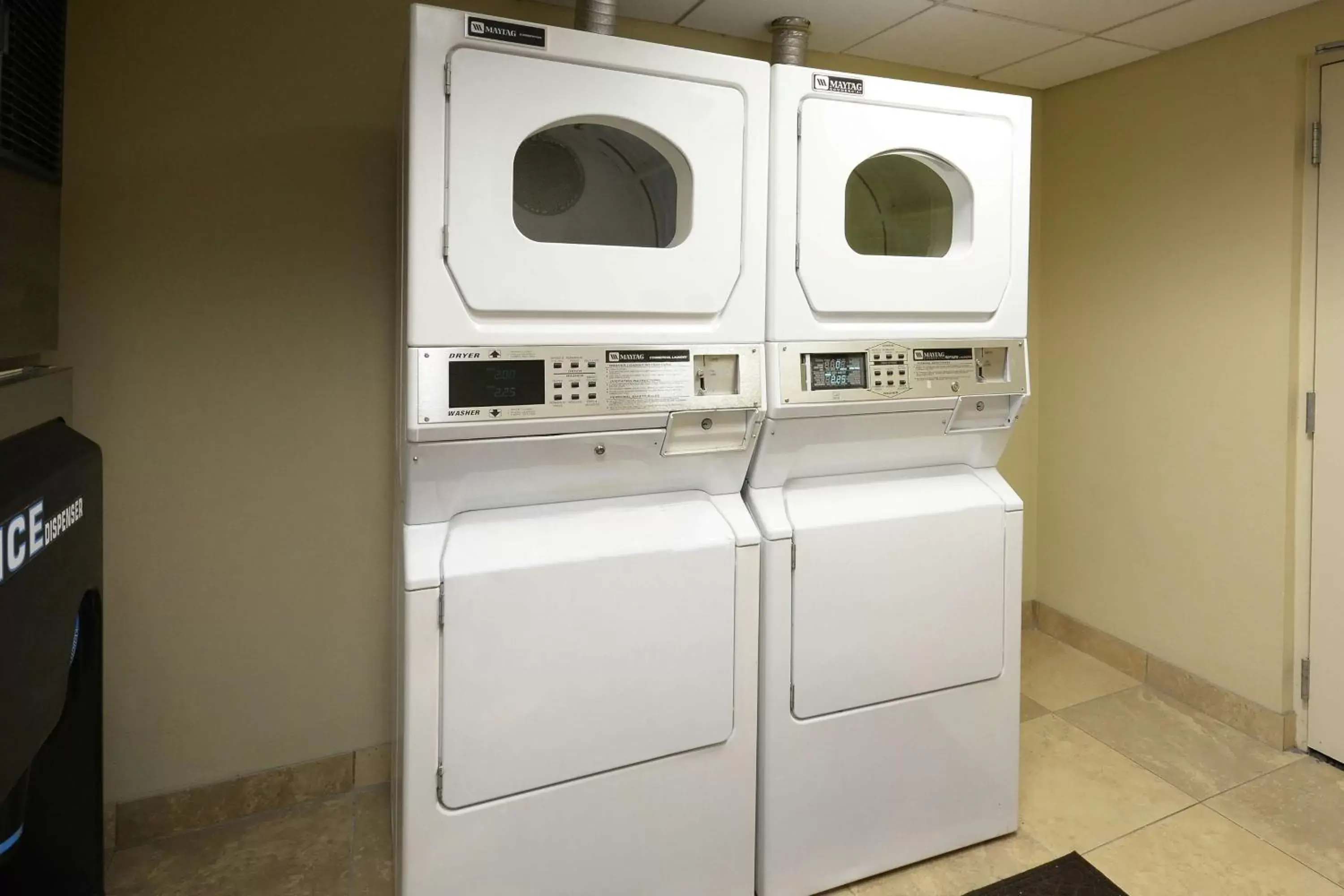 Sports, Kitchen/Kitchenette in Hampton Inn & Suites Greenville/Spartanburg I-85