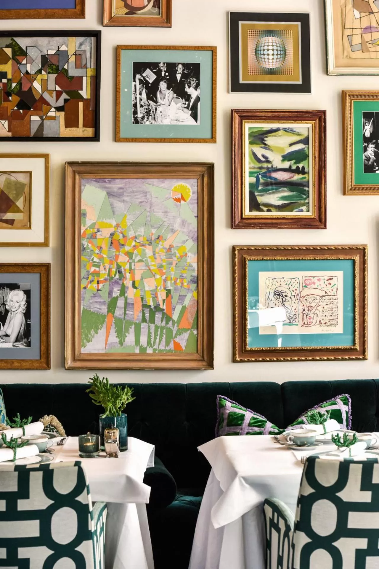 Continental breakfast in Hotel Van Cleef